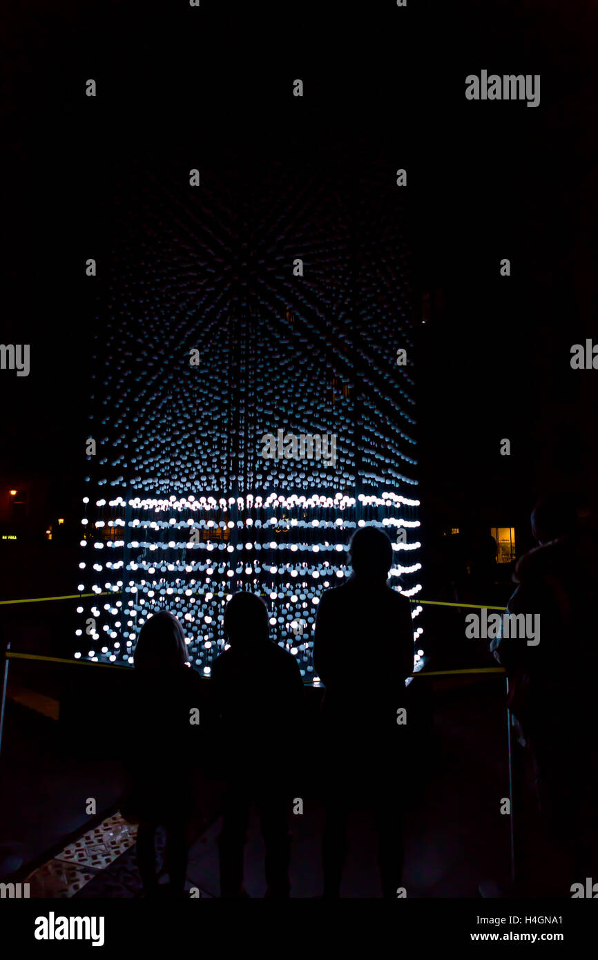 abstrakte Lichtpunkte, Fantasie abstrakte Technik Hintergrund, Licht farbigen Kugeln in einem Raum anders beleuchtet, Stockfoto