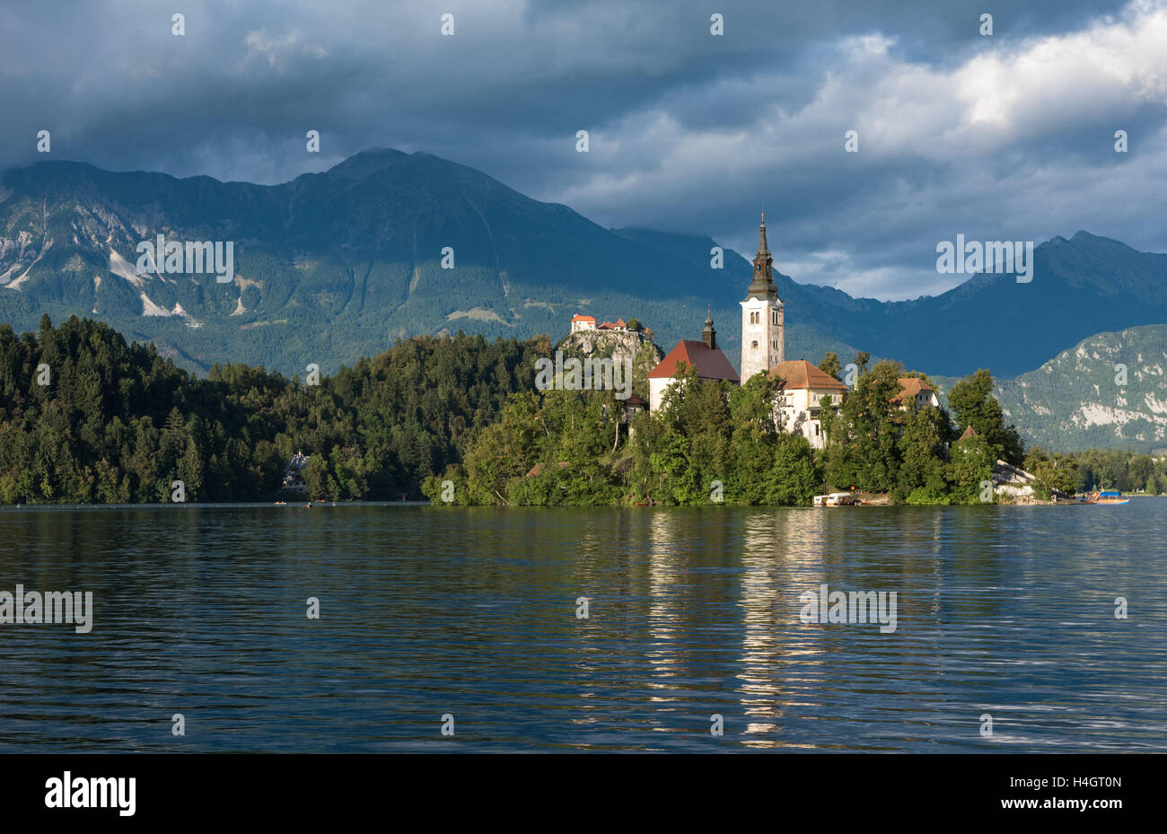 Bled See, Slowenien, mit der Annahme von Mary Church auf der Insel Stockfoto