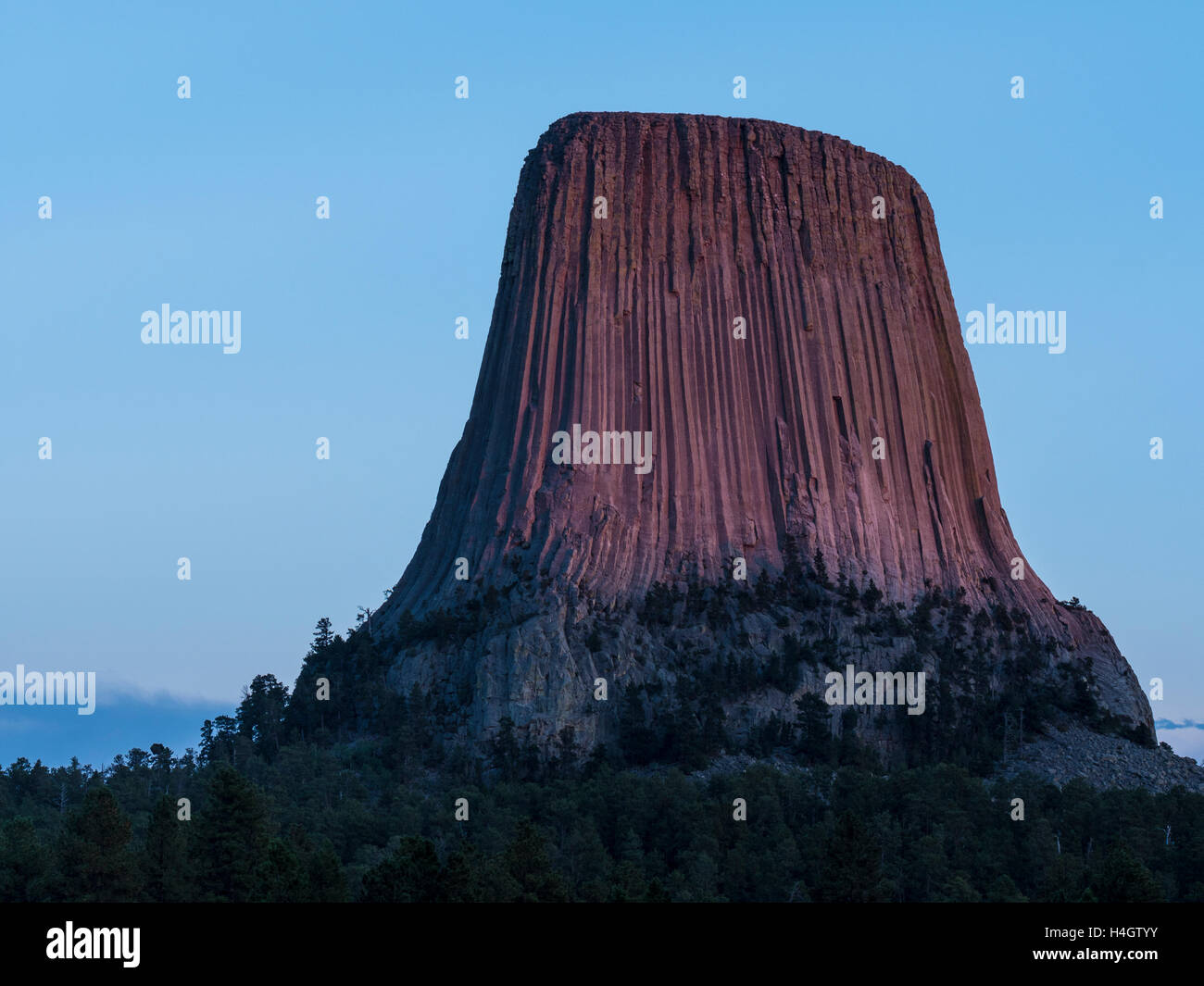 Des Teufels Turm aus den Höhenweg Joyner, Teufels Tower National Monument, Wyoming. Stockfoto
