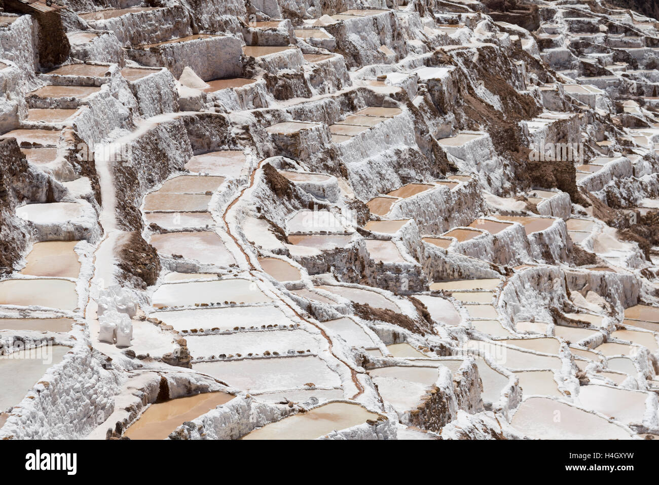 Dutzende von Parzellen an den Maras Salzminen in der Nähe von Cusco, Peru Stockfoto