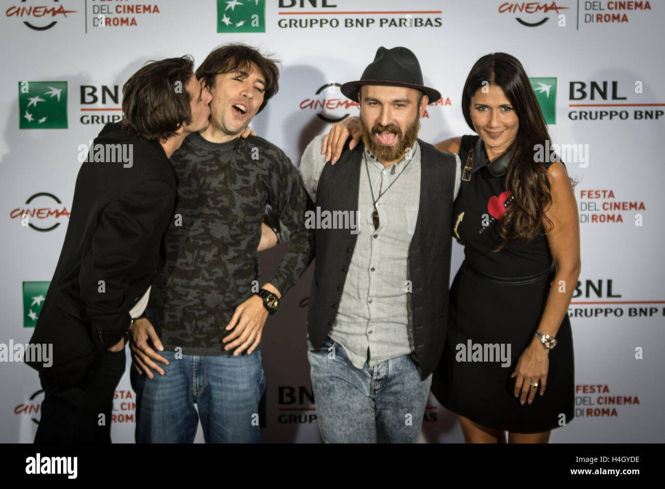 Rom, Italien. 16. Oktober 2016. Die Besetzung: (L-R) Herbert Ballerina, Ivo  Avido, Francesco Mandelli, Barbara Tabita. Marcello Macchia in der Kunst  Maccio Capatonda als Direktor zum zweiten Mal präsentiert Mariottide,  seinen neuesten