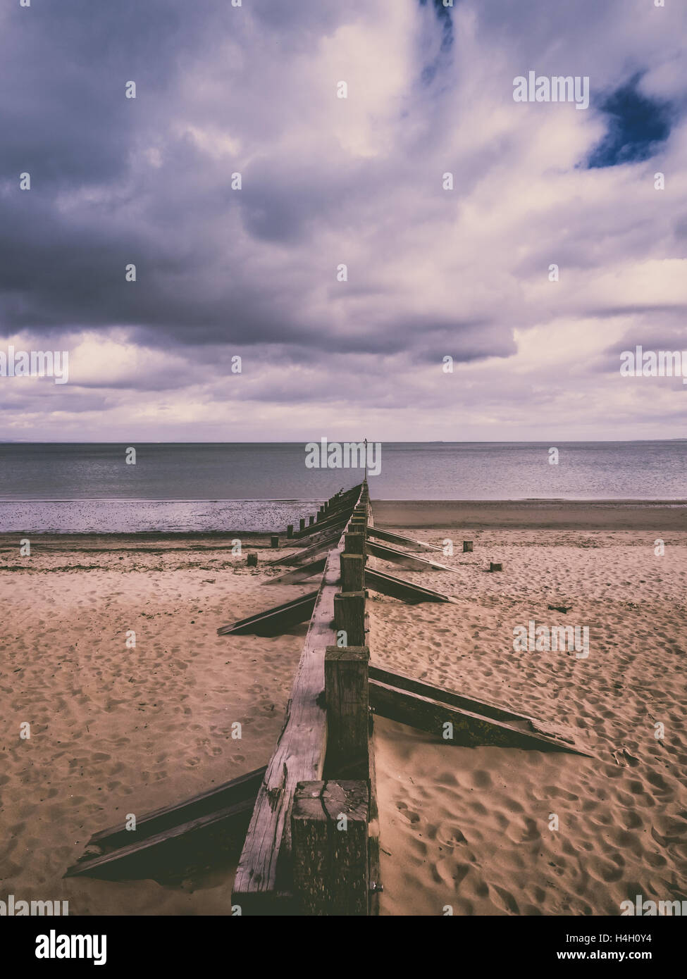 Alte hölzerne Pier auf der Portobello Beach in Edinburgh, Schottland Stockfoto