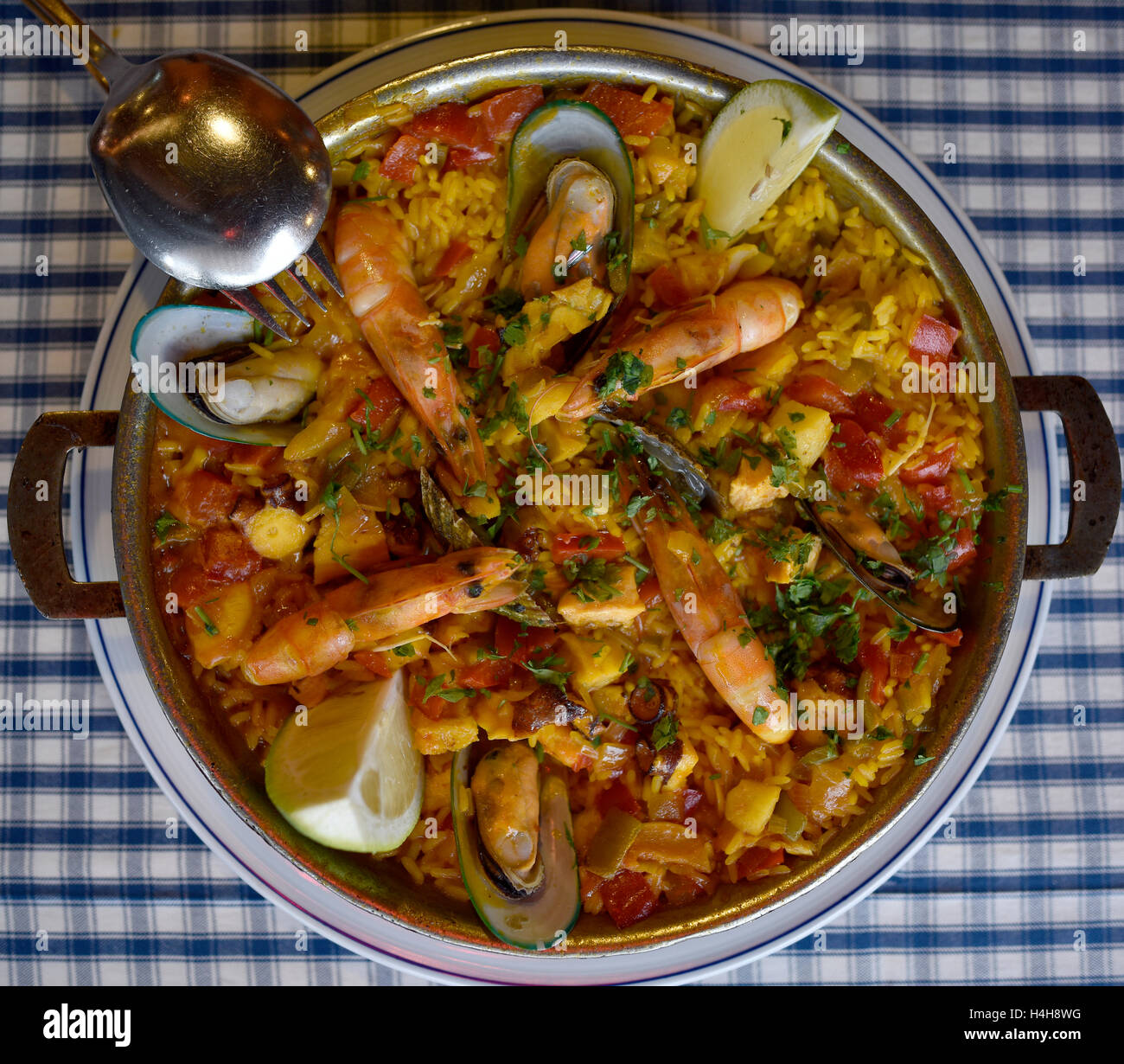 Spanische Küche, Meeresfrüchte Paella im Topf, Teneriffa, Kanarische Inseln, Spanien Stockfoto