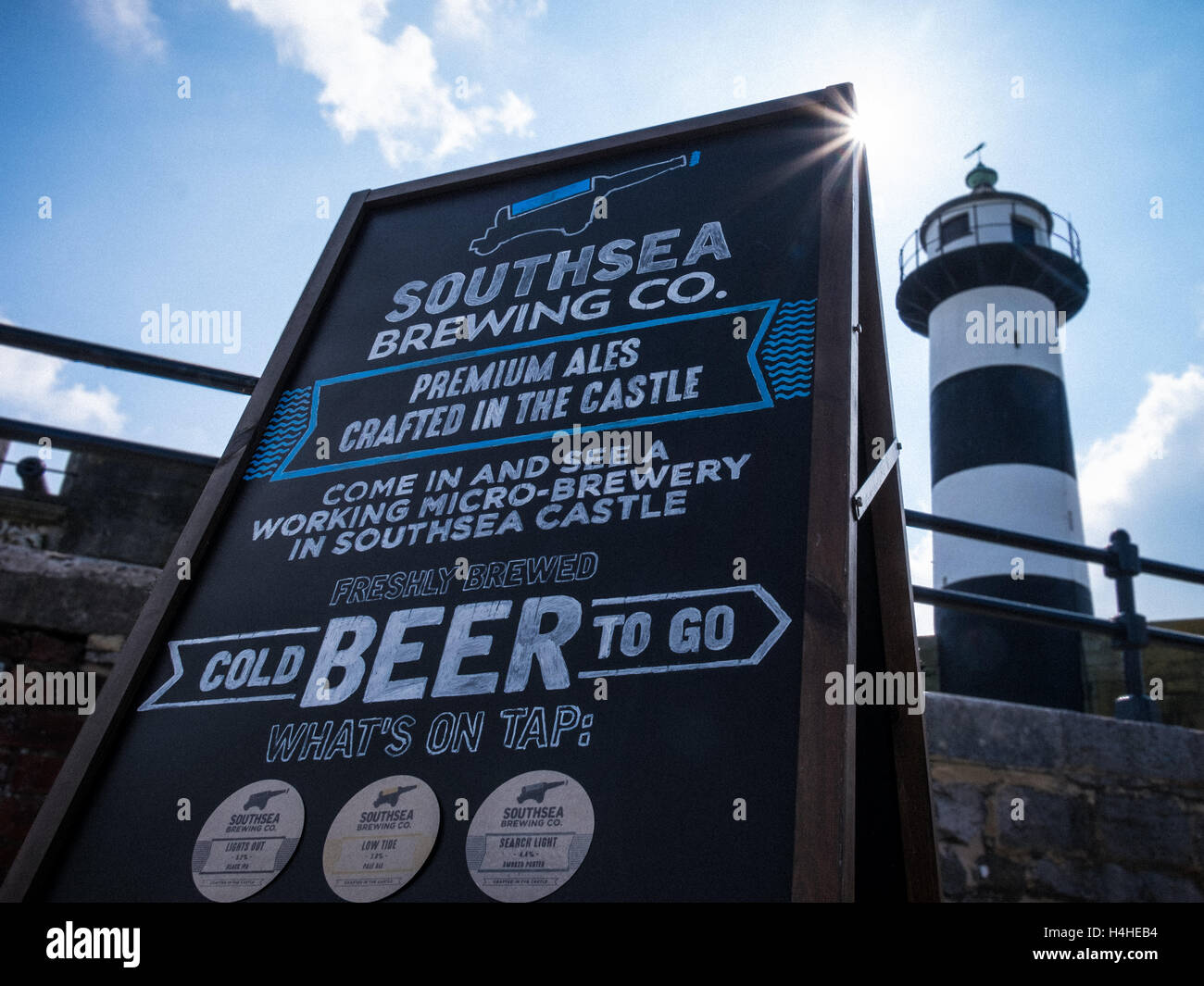 Southsea Brewing Company ist eine handwerkliche Brauerei befindet sich in einem alten Munition Lagerraum innerhalb der Mauern der Küstenverteidigung Festung von König Henry VIII im Jahre 1544. Stockfoto