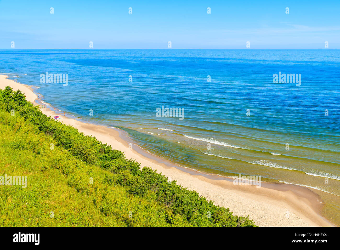 Ein Blick auf Sandstrand von Klippe in Jastrzebia Gora Küstendorf, Ostsee, Polen Stockfoto