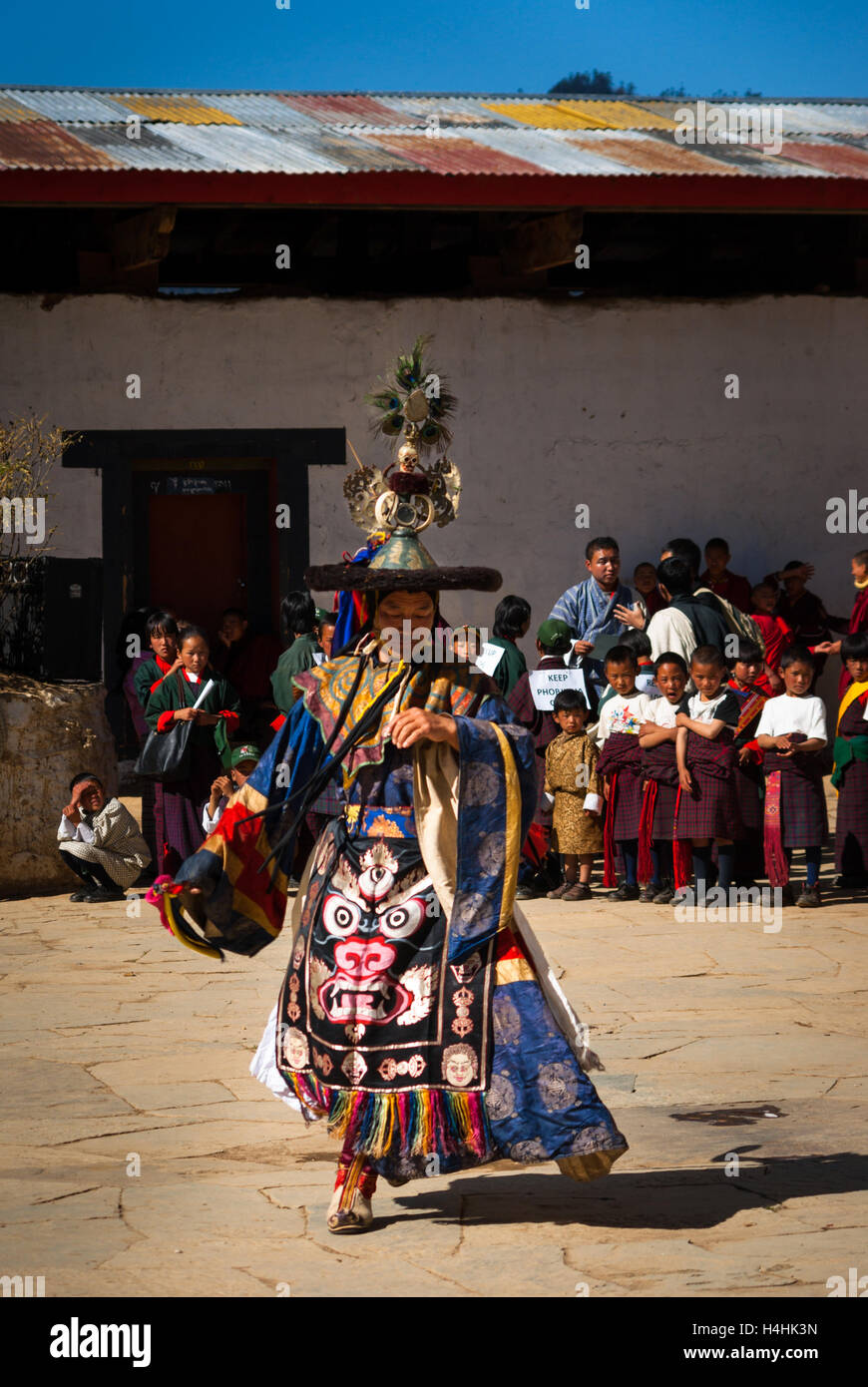 Buddhistische schwarzen Hut Tanz an der Schwarzhals-Kranich-Festival, Gangte Kloster, Phobjikha Tal, Bhutan Stockfoto