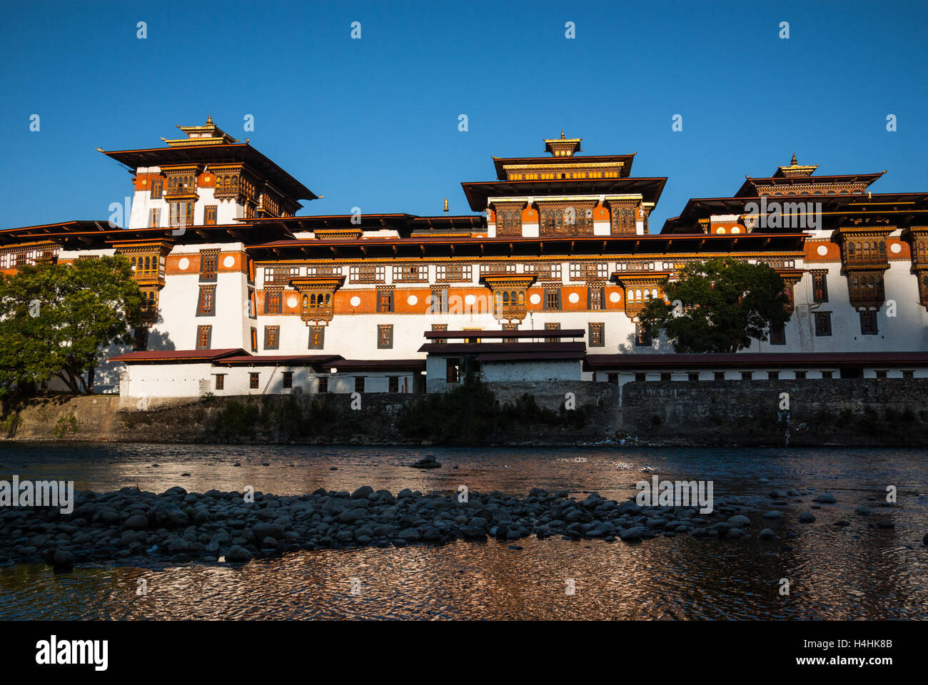 Punakha Dzong, eine riesige Festung Kloster und Verwaltungsgebäude in Bhutan Stockfoto
