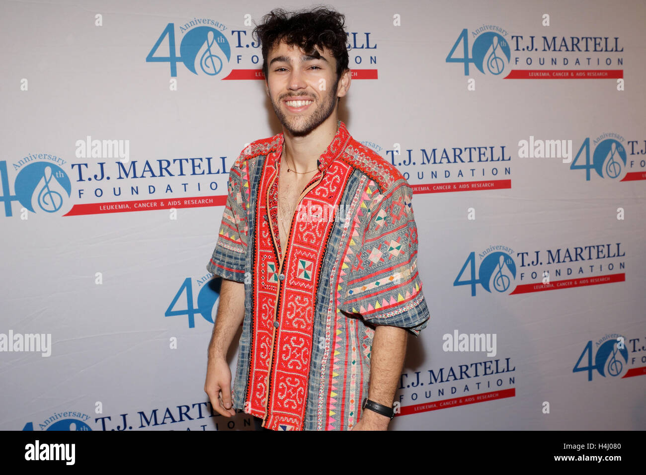 MAX bei T.J Martell Foundation 16. jährlichen Familientag in Brooklyn Bowl in Brooklyn, New York am 13. Dezember 2015. Stockfoto