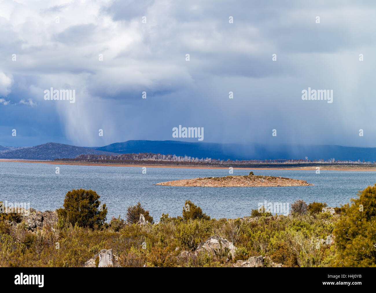 Regen über den großen See, Tasmanien, Australien Stockfoto