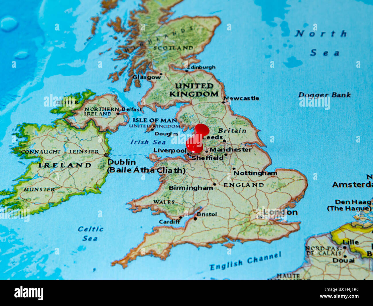 Liverpool, Großbritannien  fixiert auf einer Karte von Europa. Stockfoto