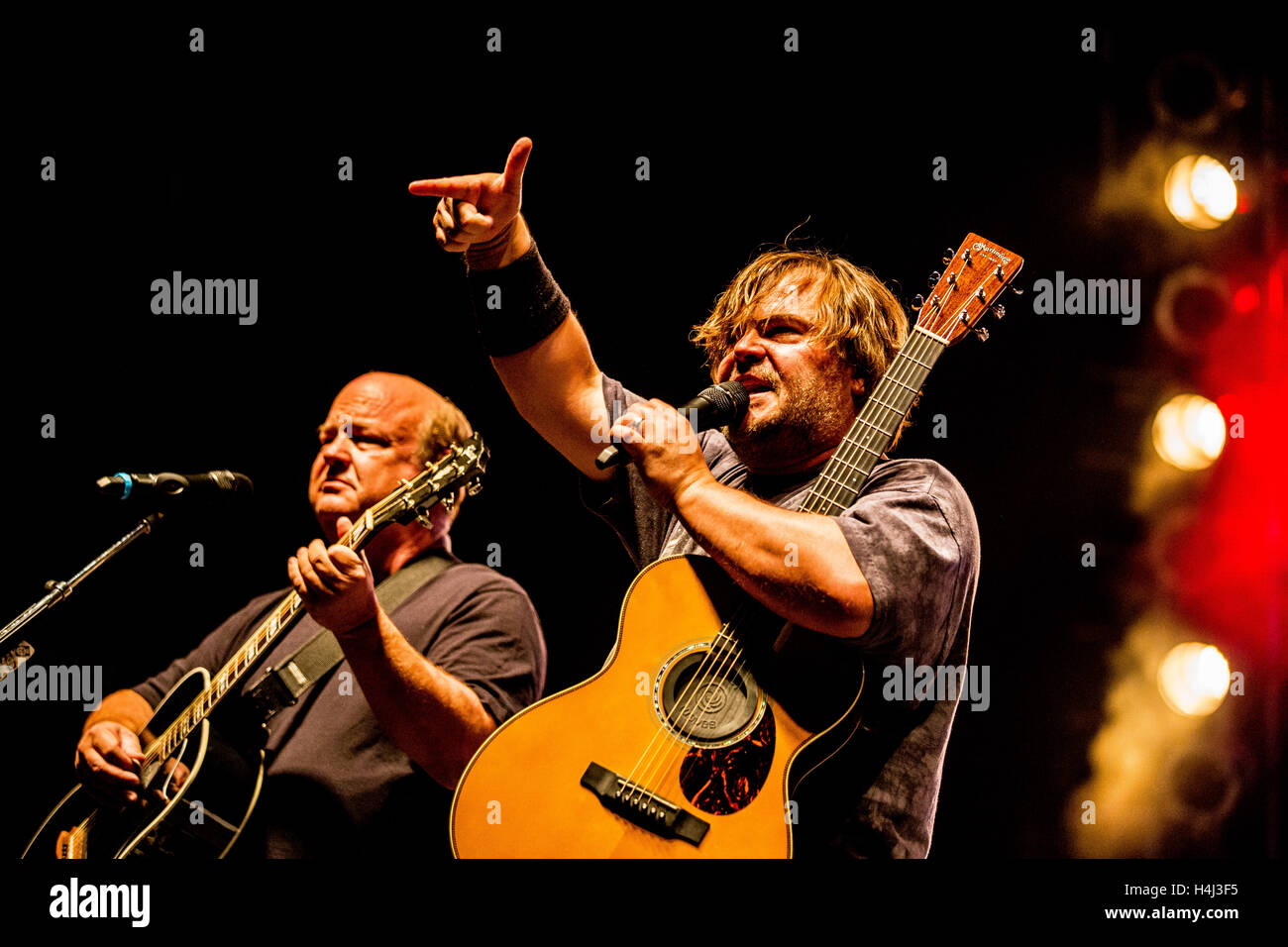 Tenacious D führt auf RIOT Fest am Sonntag, 30. August 2015, im nationalen Western Complex in Denver, Colorado. Stockfoto