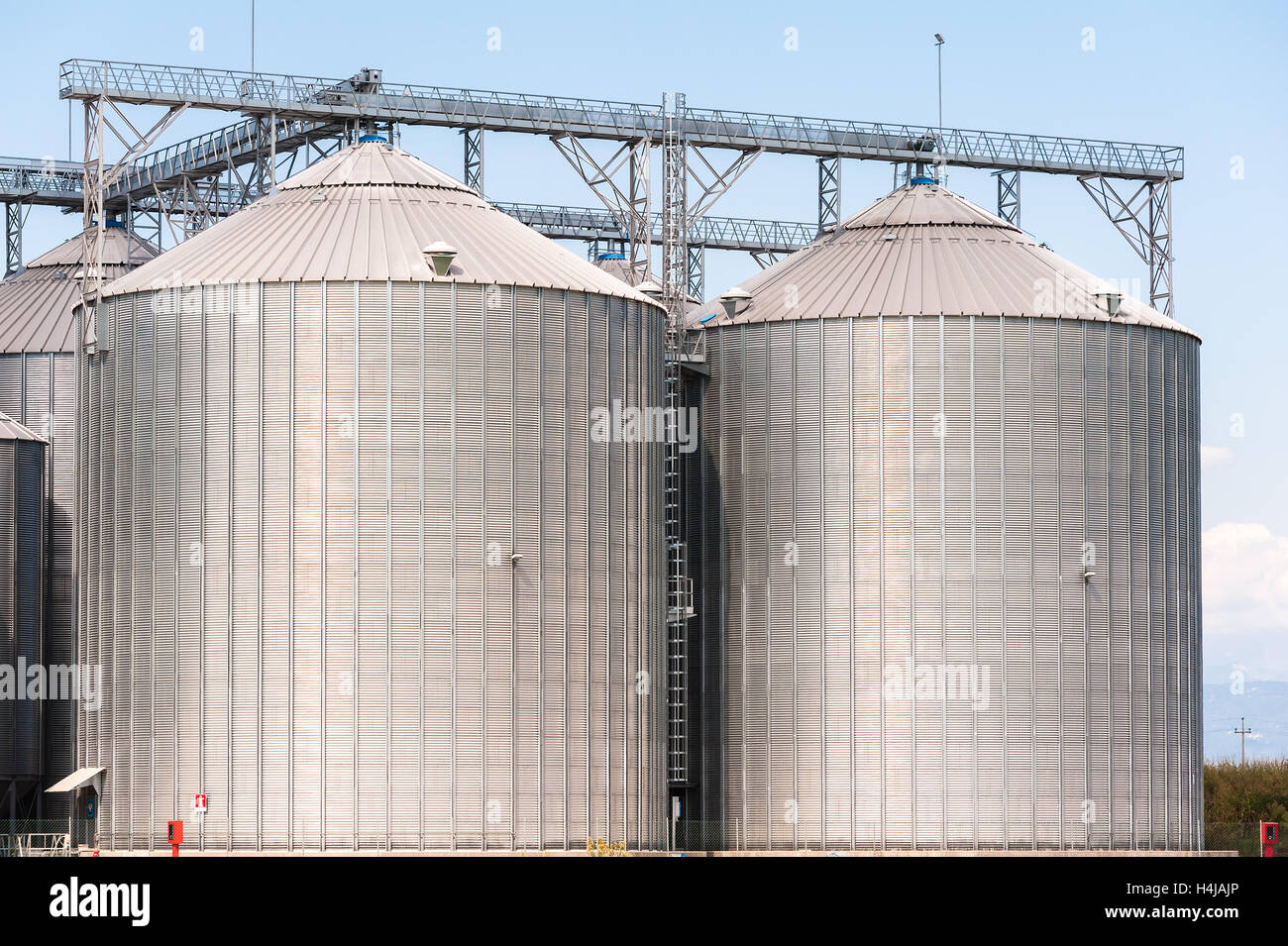 Landwirtschaftlichen Silo - Gebäudehülle, Lagerung und Trocknung von Getreide, Weizen, Mais, Soja, Sonnenblume Stockfoto