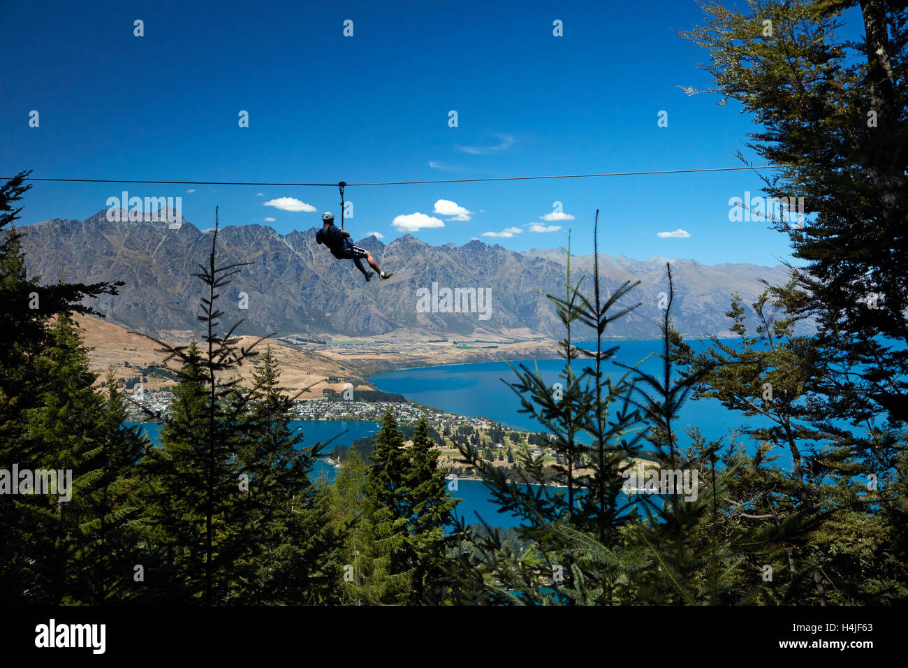 Ziplining Skyline über Lake Wakatipu und Queenstown, Otago, South Island, Neuseeland Stockfoto