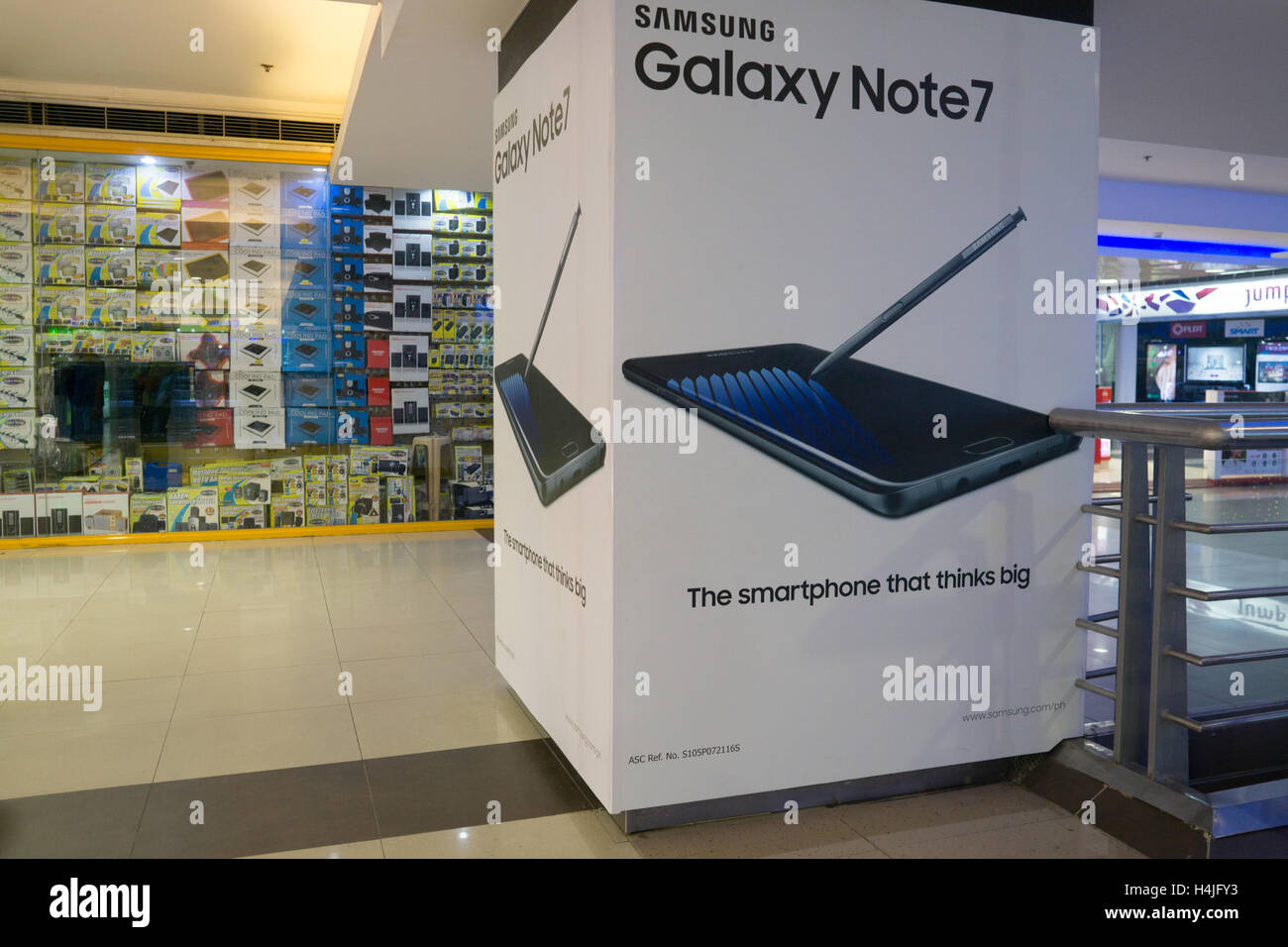 eine Werbung für Samsung Galaxy Note 7, SM Mall, Cebu City, Philippinen Stockfoto