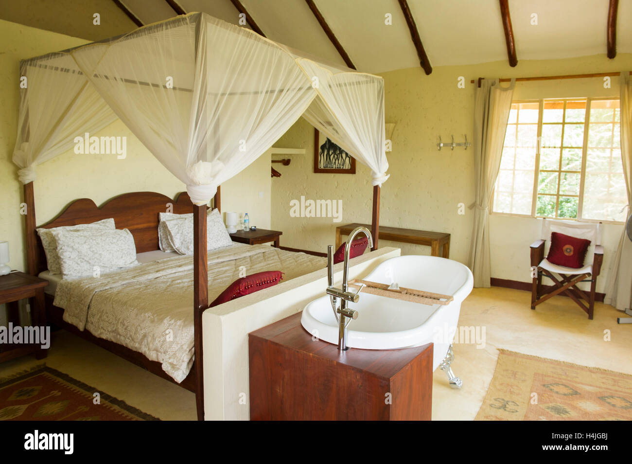 Schlafzimmer mit Bad, Kili Villa, Arusha, Tansania Stockfoto