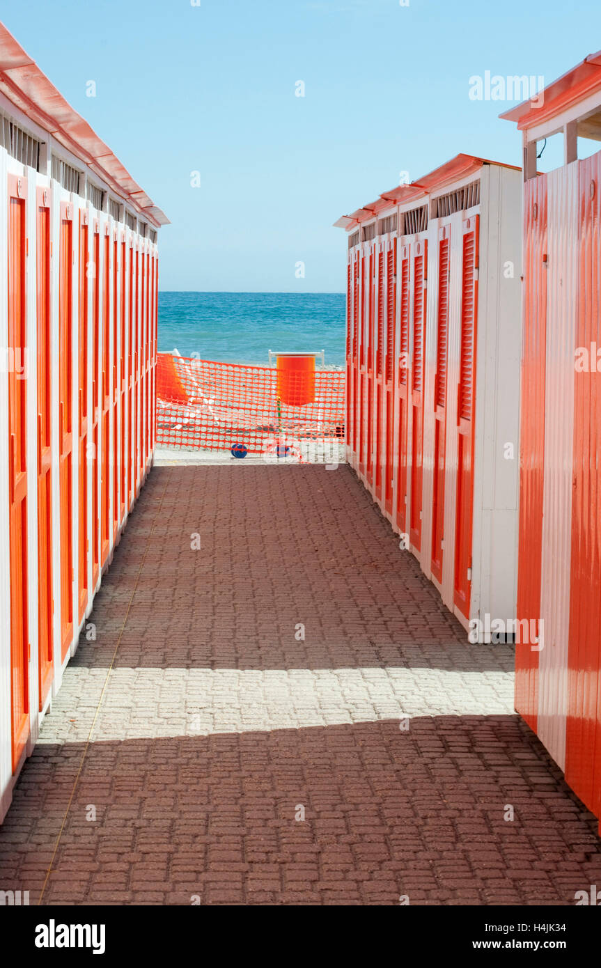 Strand zu vergießen, Baden Hütten, Albenga, Riviera, Ligurien, Italien, Europa Stockfoto
