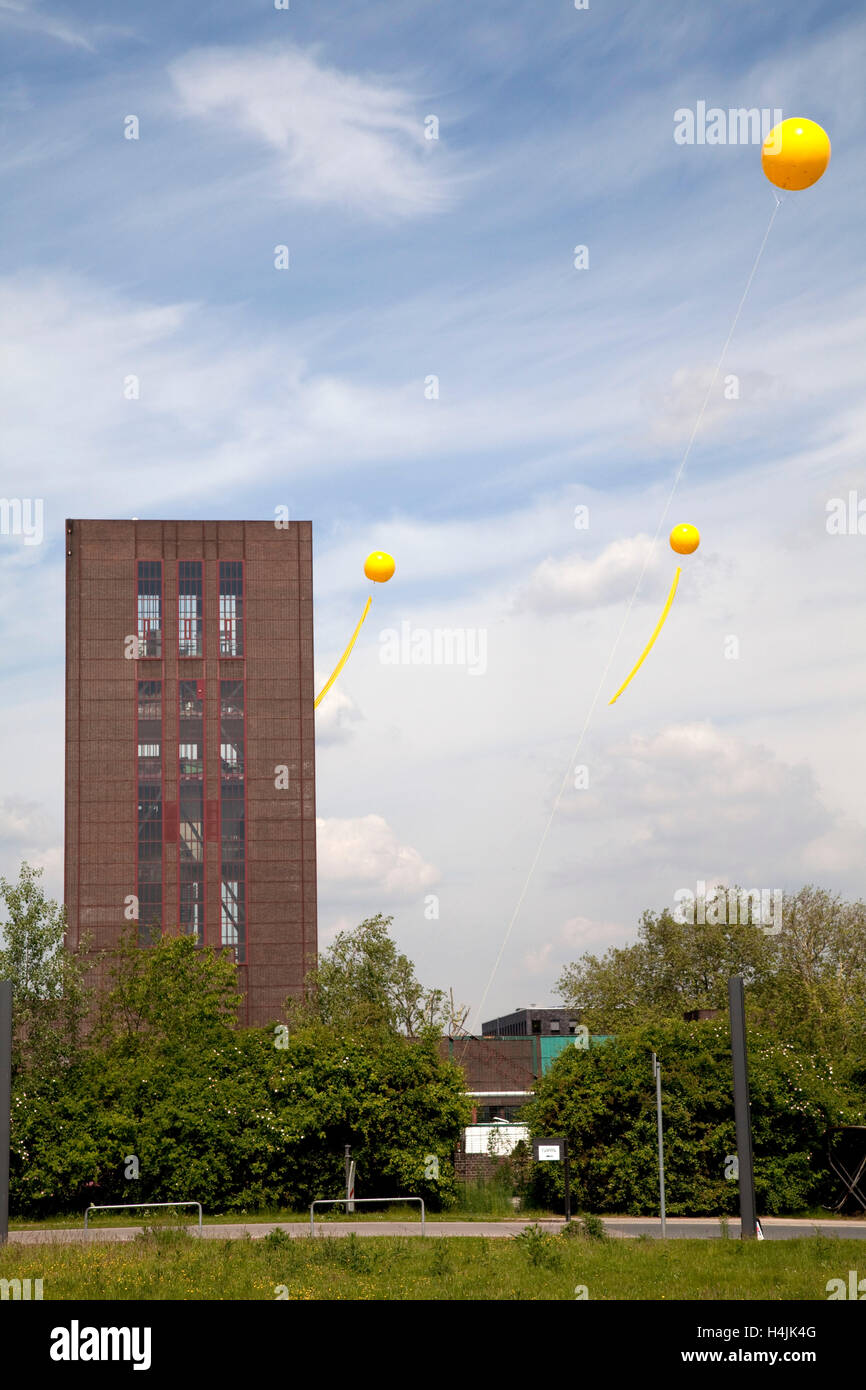 Gelbe Luftballons, Schachtzeichen, Mine Welle Zeichen, Ruhr 2010, Kunstinstallation, Schachtturm Gruben 1, 2, 8, Zeche Zollverein Stockfoto