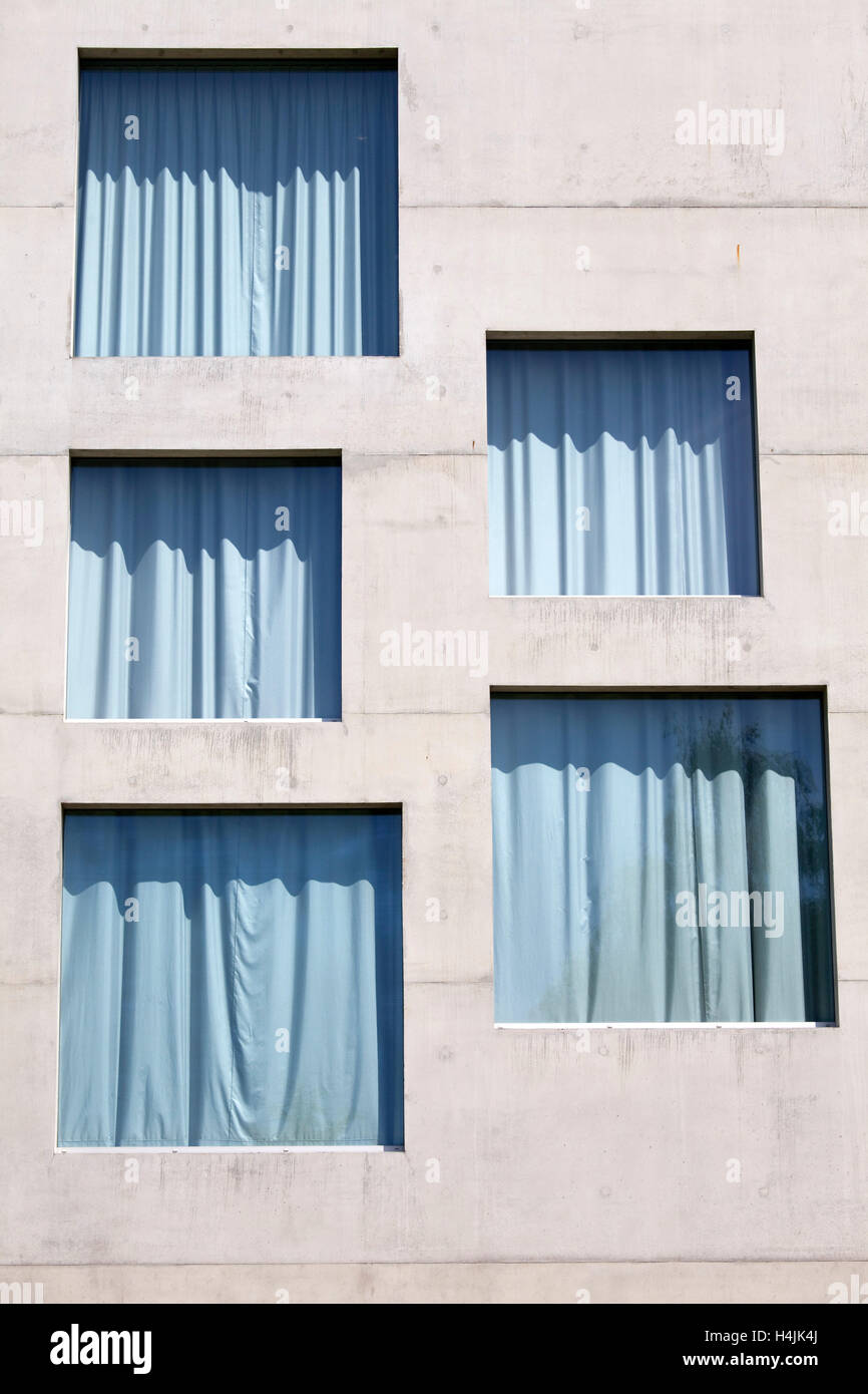 Windows auf der Fassade, Sanaa-Gebäude auf dem Gelände der Zeche Zollverein, ehemalige Zeche, Essen, Ruhrgebiet Stockfoto