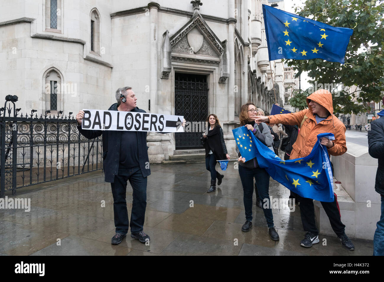 Pro EU Referendum Ergebnis Demonstranten versammeln sich vor dem High Court Stockfoto