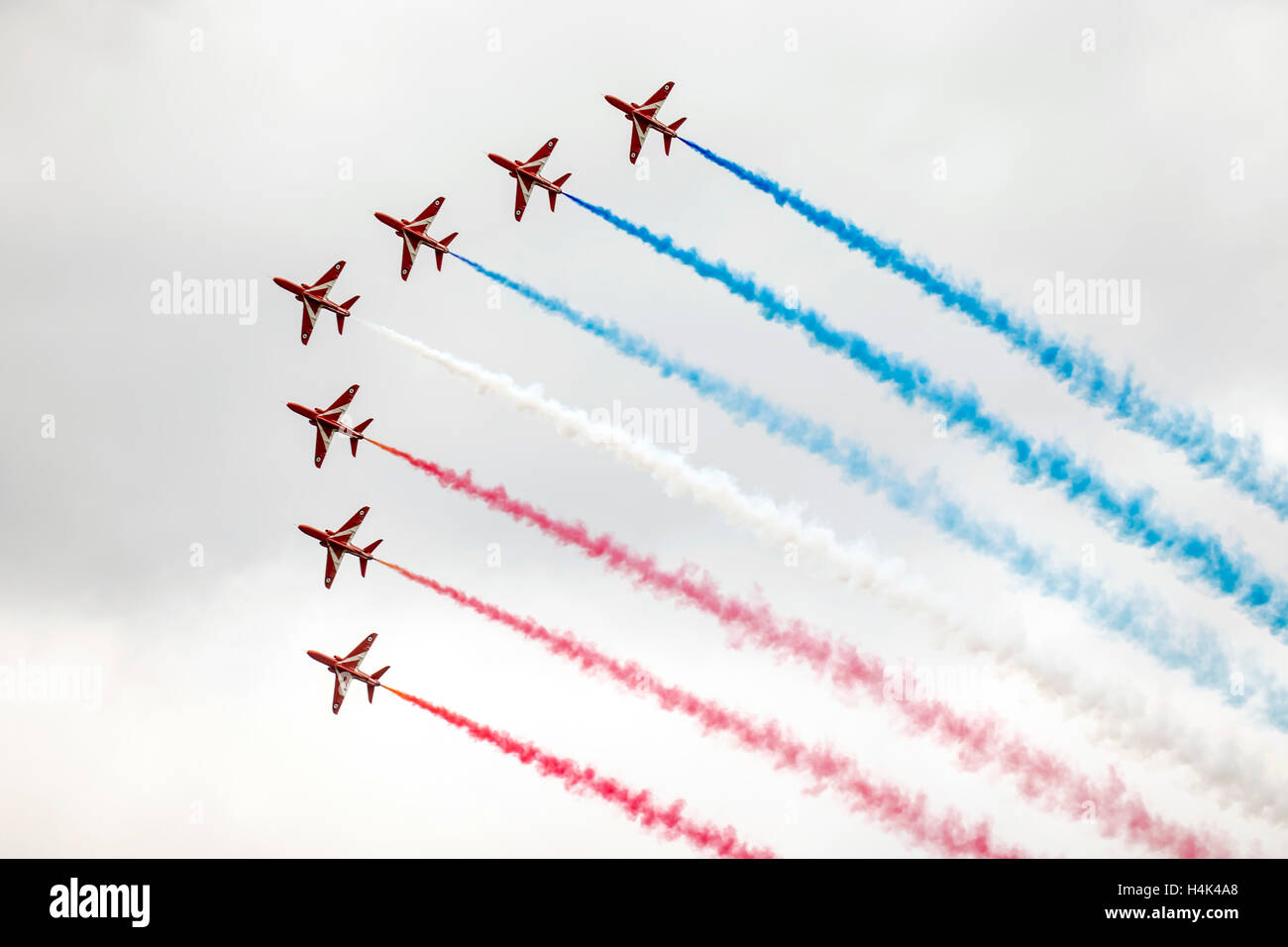 Kuala Lumpur, Malaysia.  17. Oktober 2016. British Royal Air Force Red Arrows fliegen Display in Malaysia. Die Red Arrows sind eine große Tournee von Asien und dem Nahen Osten im Jahr 2016 Unternehmen. Bildnachweis: Danny Chan/Alamy Live-Nachrichten. Stockfoto