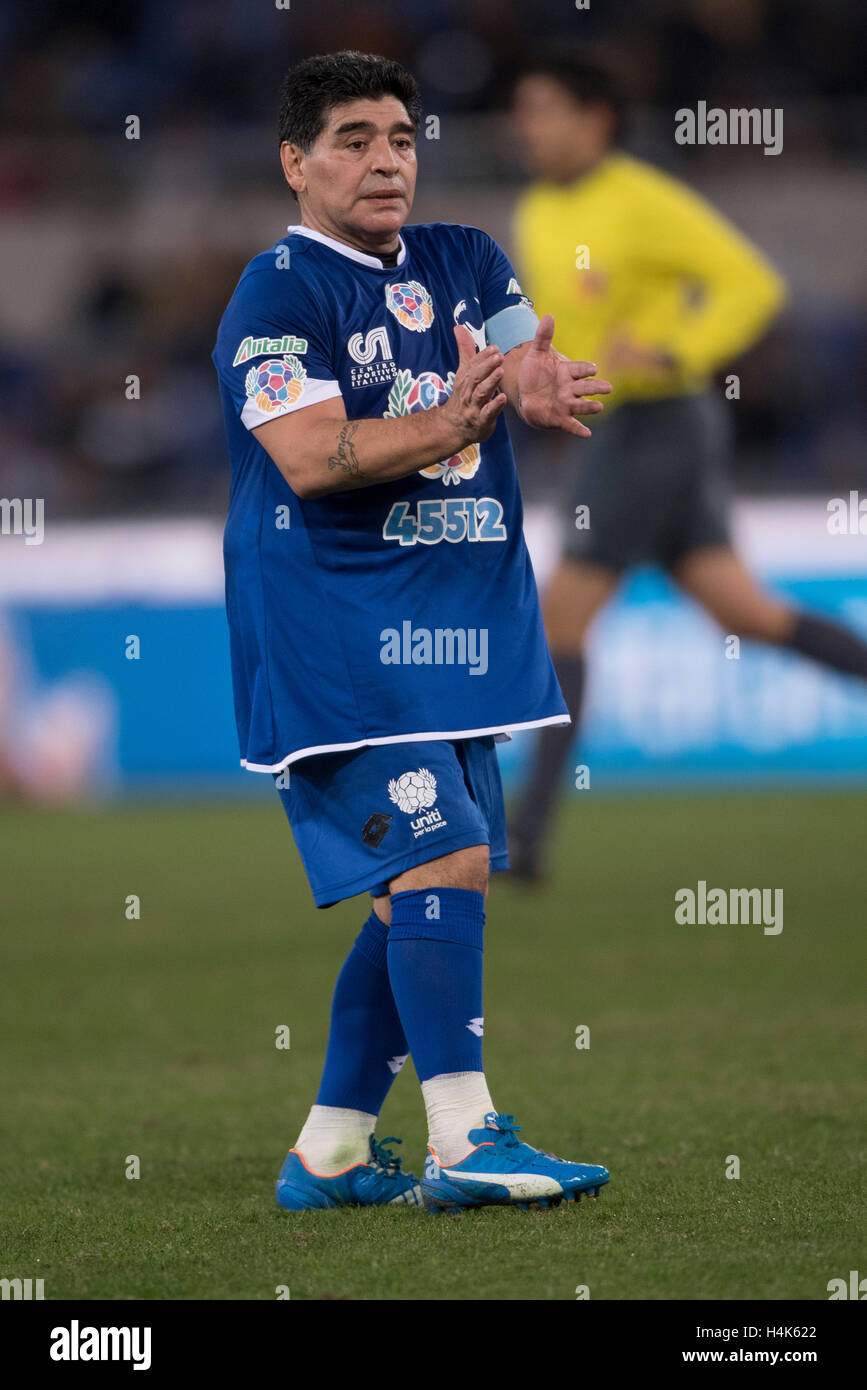 Diego Maradona, 12. Oktober 2016 - Fußball: Die Charity match "Uniti per la Pace" im Stadio Olimpico in Rom, Italien, © Maurizio Borsari/AFLO/Alamy Live News Stockfoto