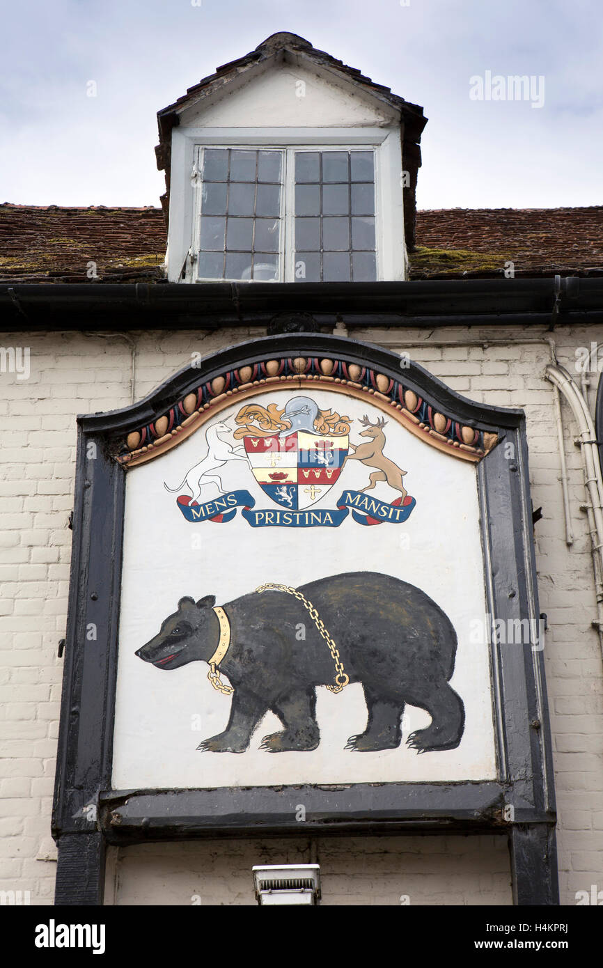 England, Berkshire, Hungerford, Charnham Street, Bear Inn melden unten Dachgaube in Dach Stockfoto