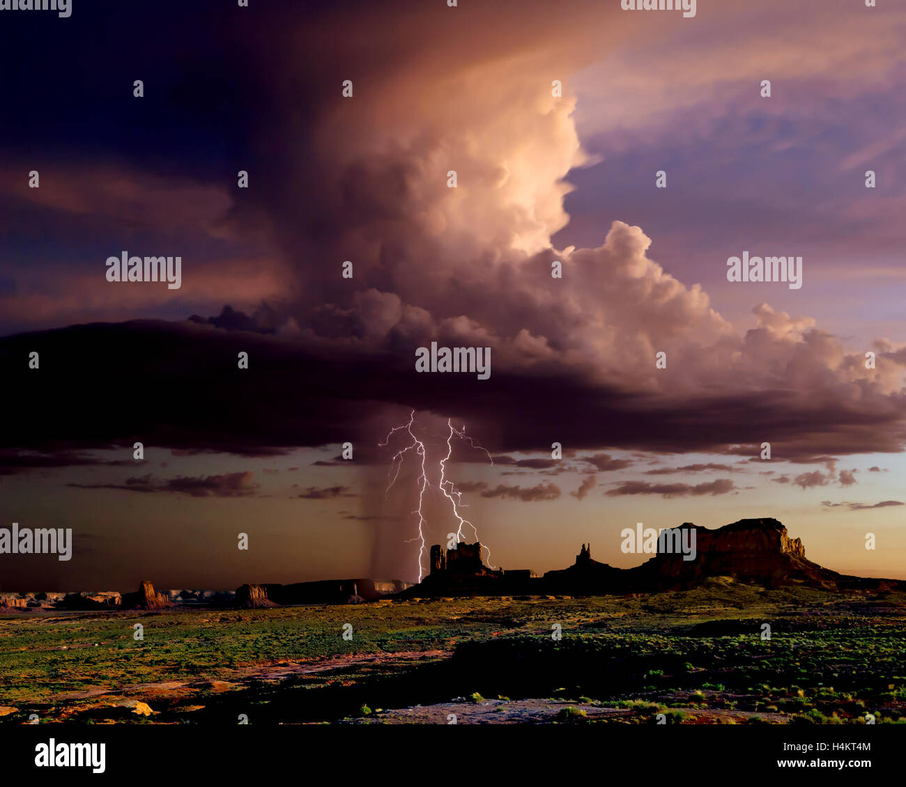 Gewitter und Blitz, Monument Valley, Utah, USA Stockfoto