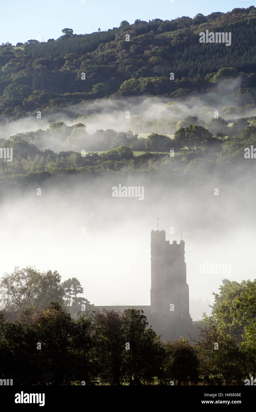 St. Marien Kirche Dunsford, Devon, Dartmoor Nationalpark, Teign Valley, Nebel, Nebel, Großbritannien, British, Landschaft, Devon, England, Engl Stockfoto