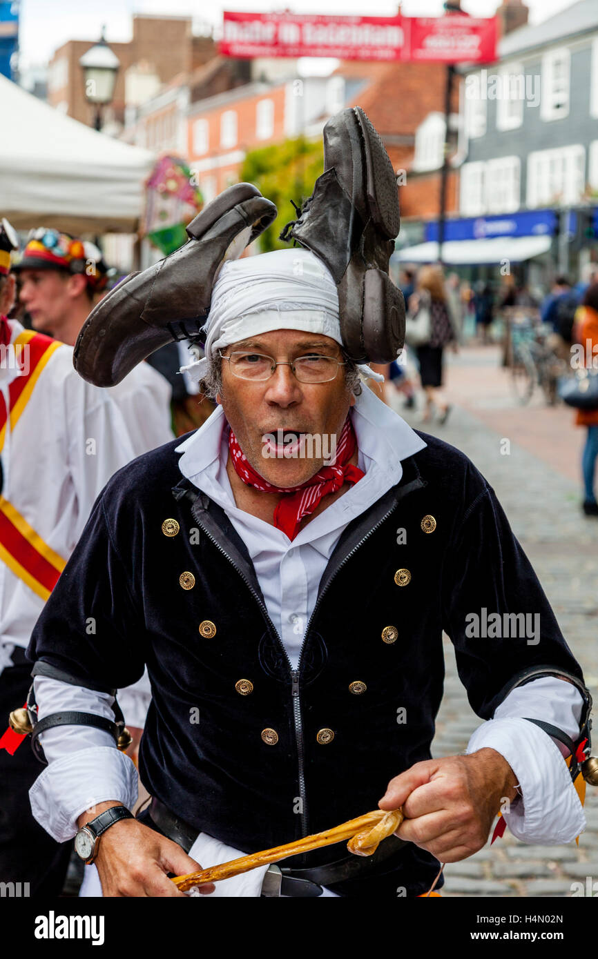 Ein Morris Tänzer aus Sompting Dorf Morris führt bei Lewes Folk Festival 2016, Lewes, Sussex, UK Stockfoto