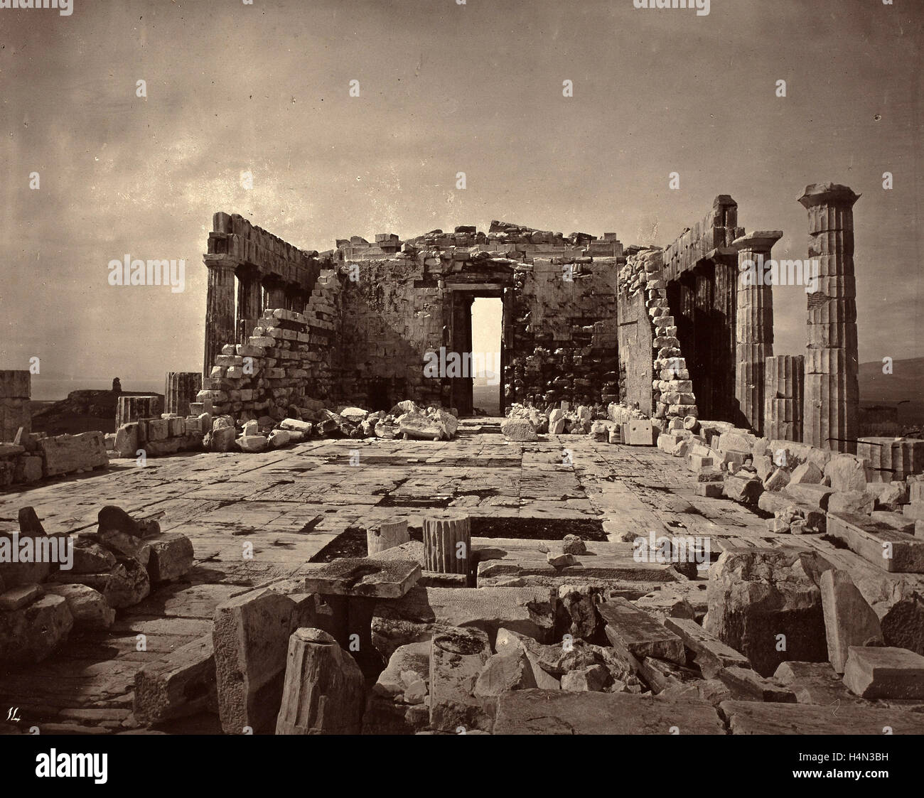 William James Stillman (American, 1828-1901), die Akropolis von Athen, Platte 14, 1869-1870, Kohledruck Stockfoto