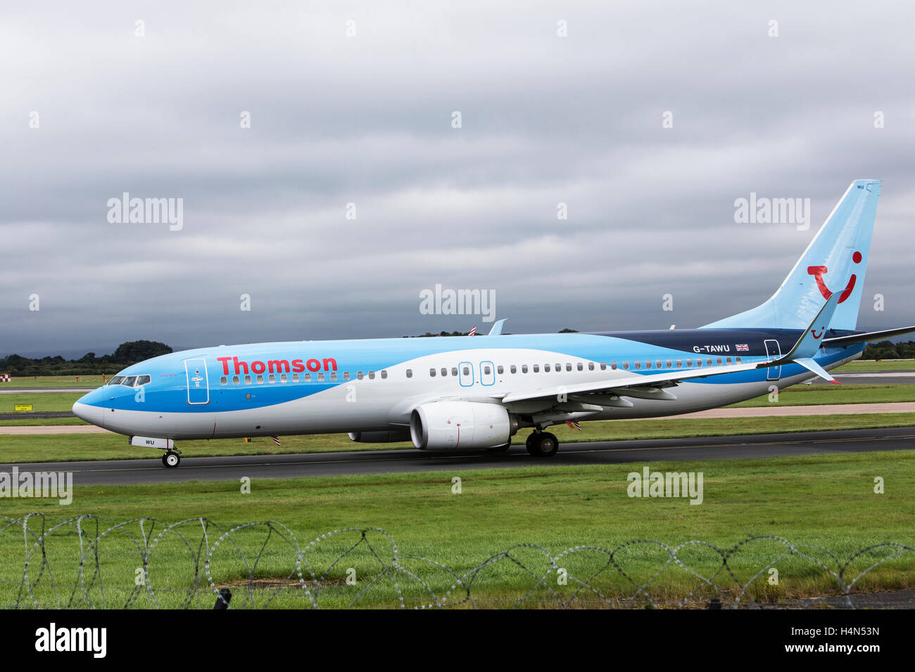 Thomson Airways Boeing 737-800 in Manchester Ringways Flughafen Stockfoto