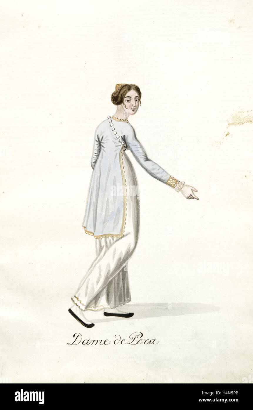 Dame de Pera. Frau im langen weißen Kleid und kürzere blass blauen Mantel mit goldenen Borten mit Perlen über eine Schulter. Stockfoto