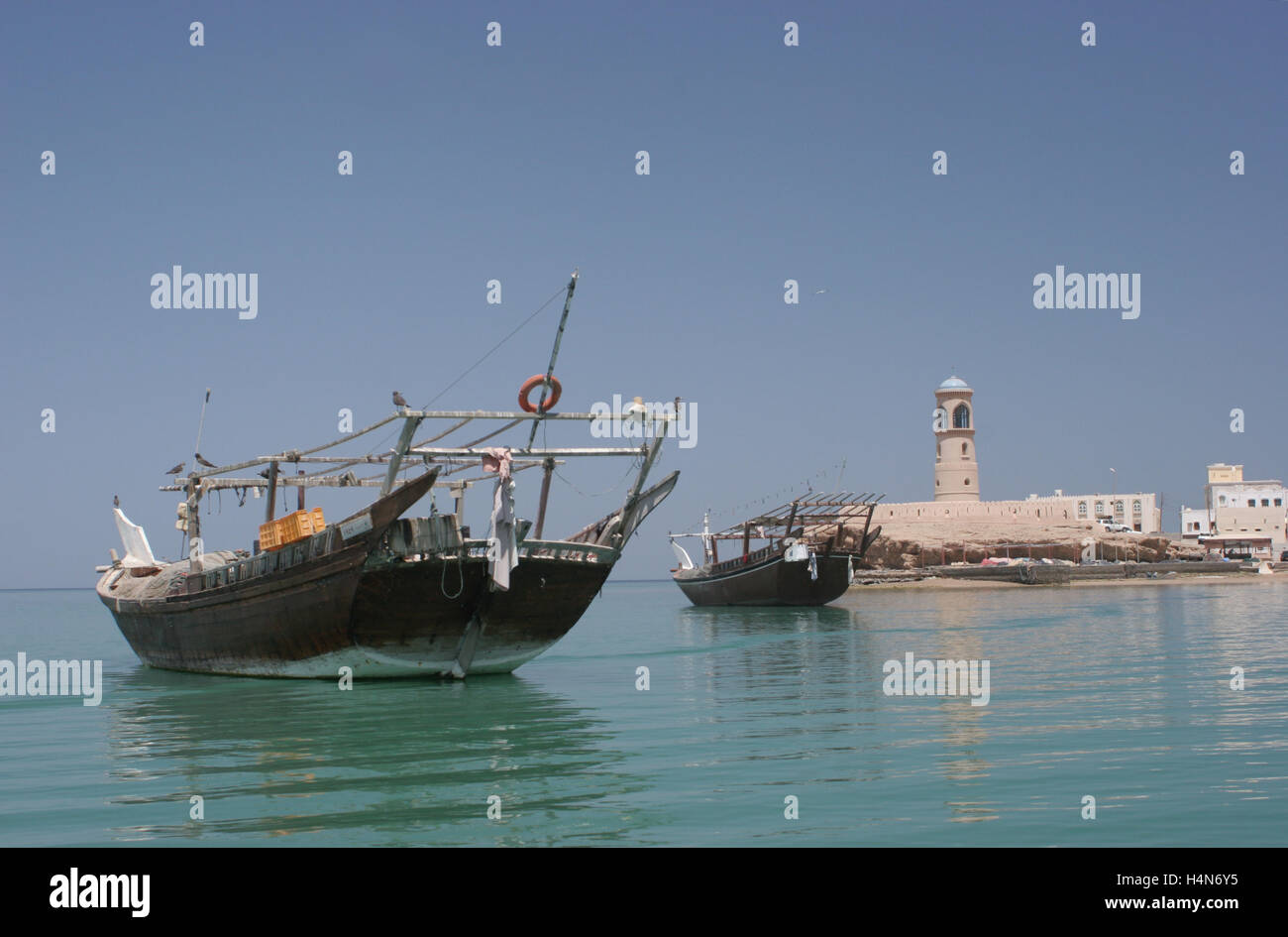 Traditionelles Fischen Dhaus vertäut im Hafen von Sur im Oman,, Stockfoto