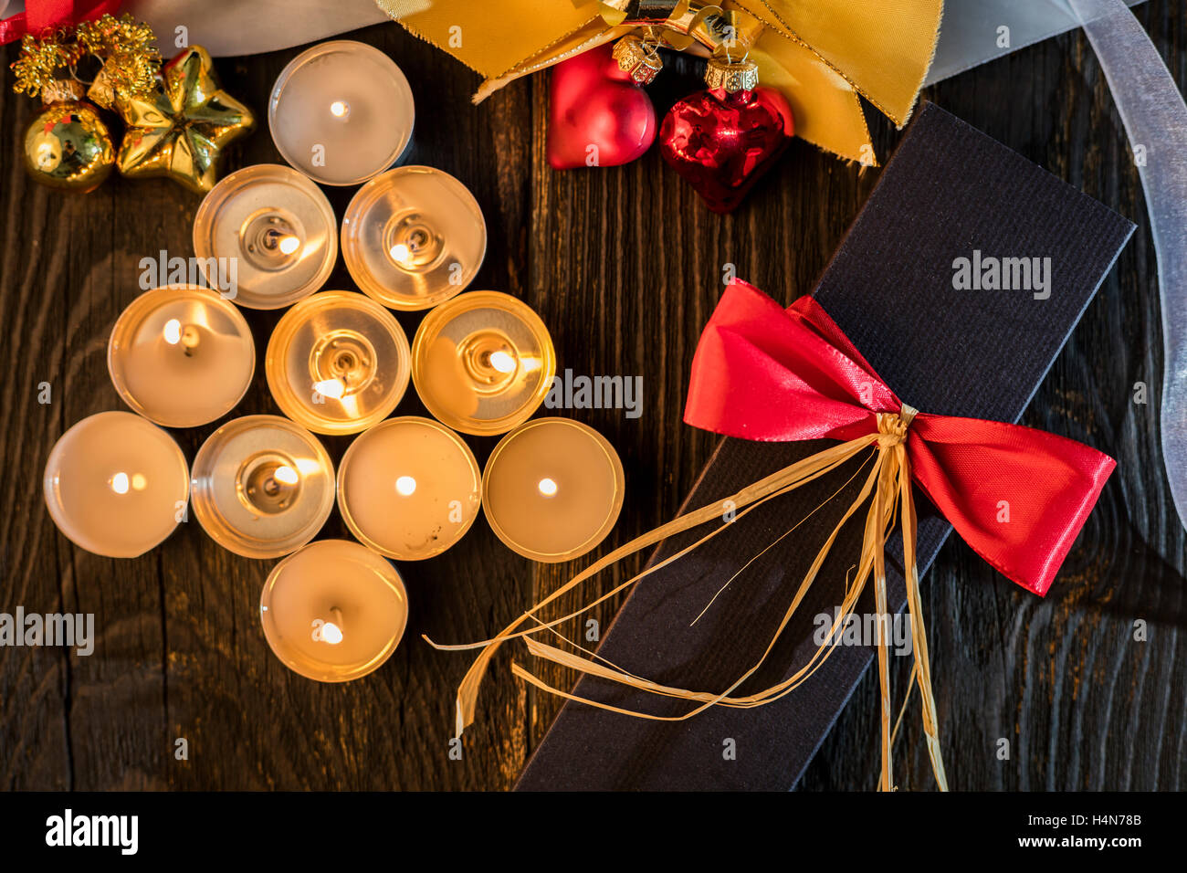 Weihnachten Weihnachtsbaum Kerzen Holz Hintergrund Stockfoto