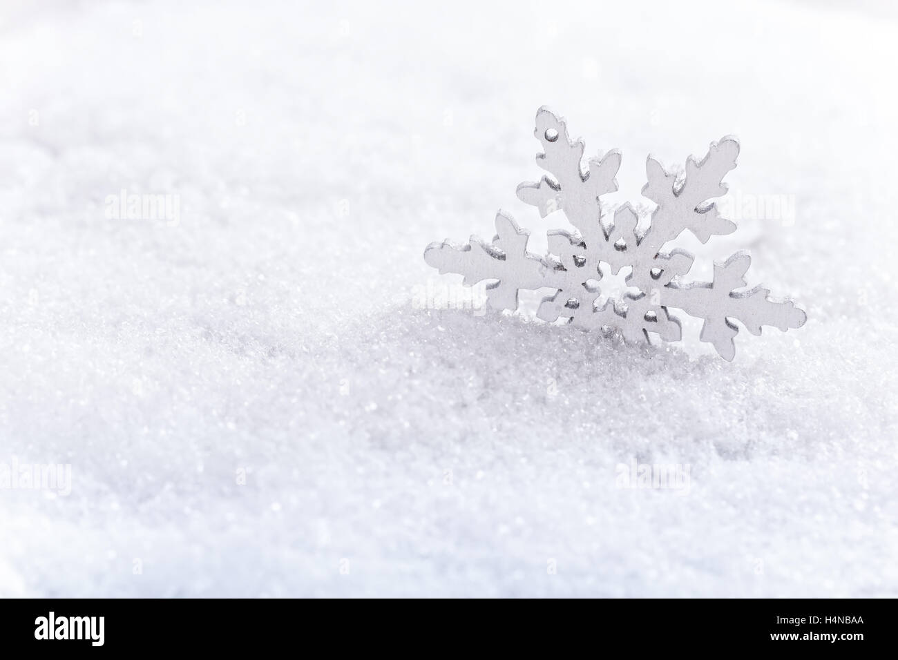 Winter Schnee Hintergrund mit künstlichen Schneeflocken Stockfoto