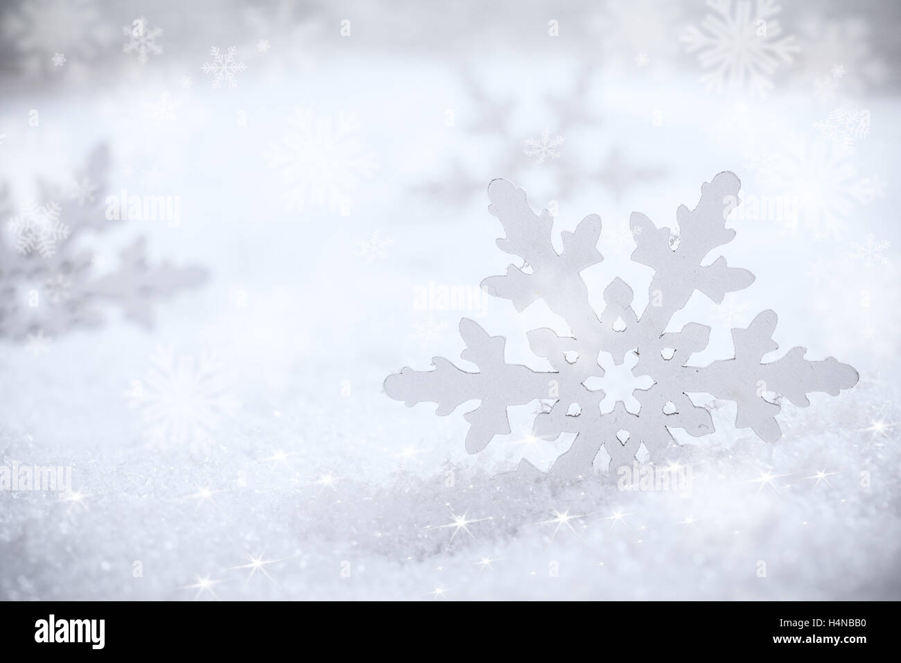 Winter Hintergrund. Schneeflocken auf Schnee Stockfoto
