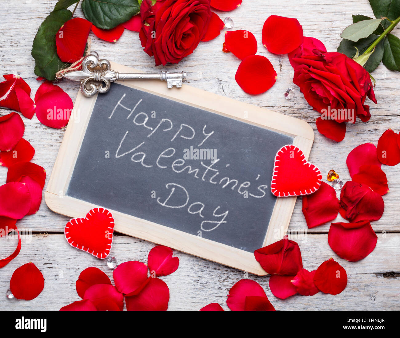 Happy Valentinstag in weißer Kreide auf eine schwarze Tafel geschrieben Stockfoto