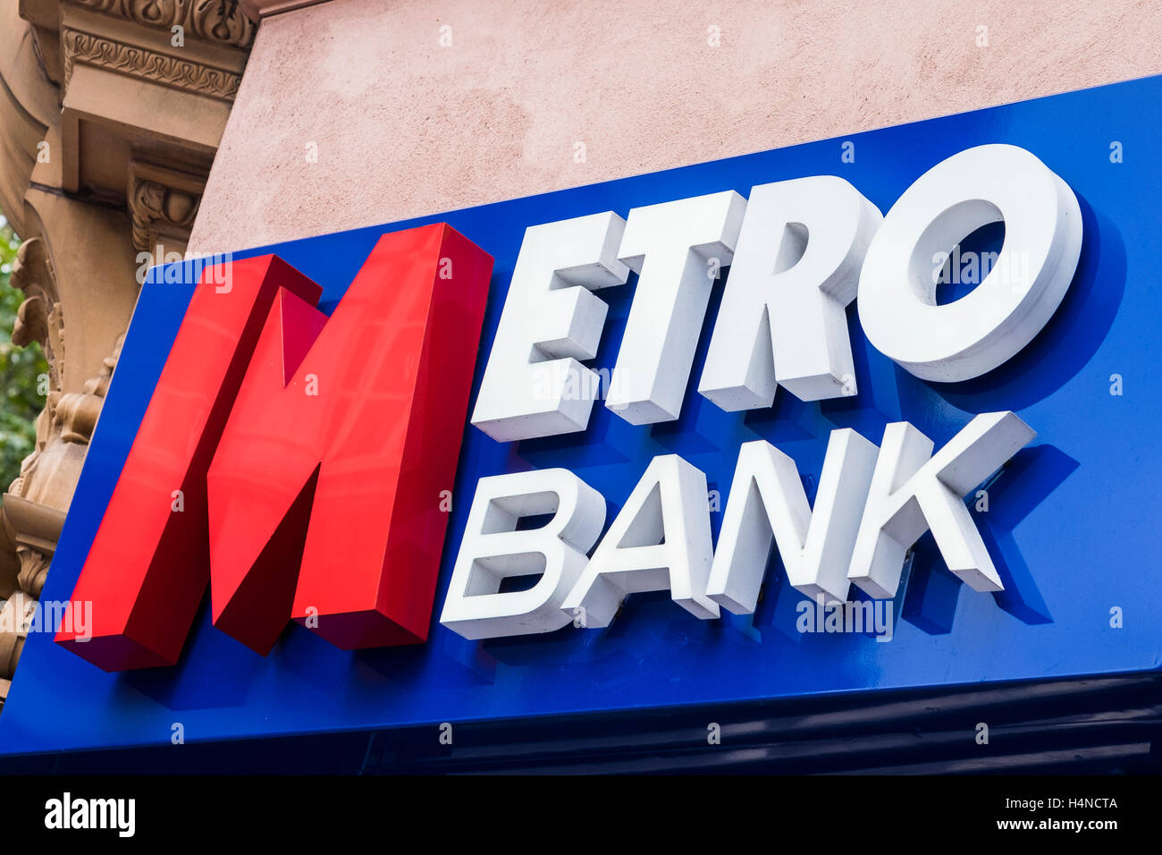 Metro-Bank, Tottenham Court Road, London, England, Vereinigtes Königreich Stockfoto