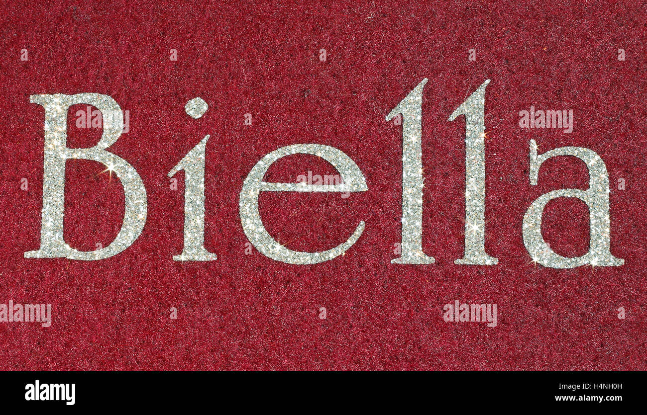 Biella geschrieben einer italienischen Stadt auf Stoff Hintergründe und Charaktere in Glitzer strahlend Stockfoto