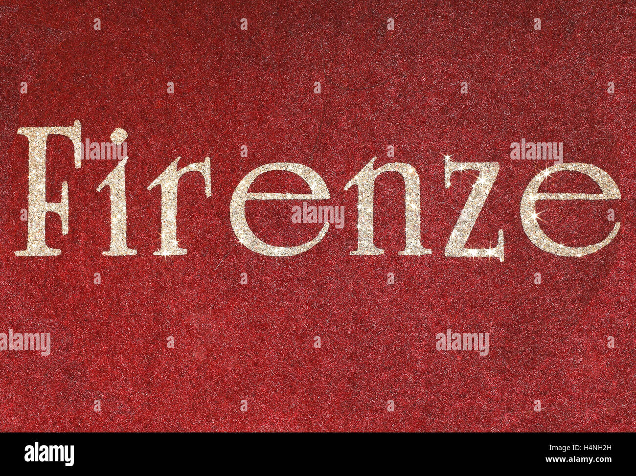 Firenze-geschrieben von einer italienischen Stadt auf rotem Stoff Hintergrund Stockfoto