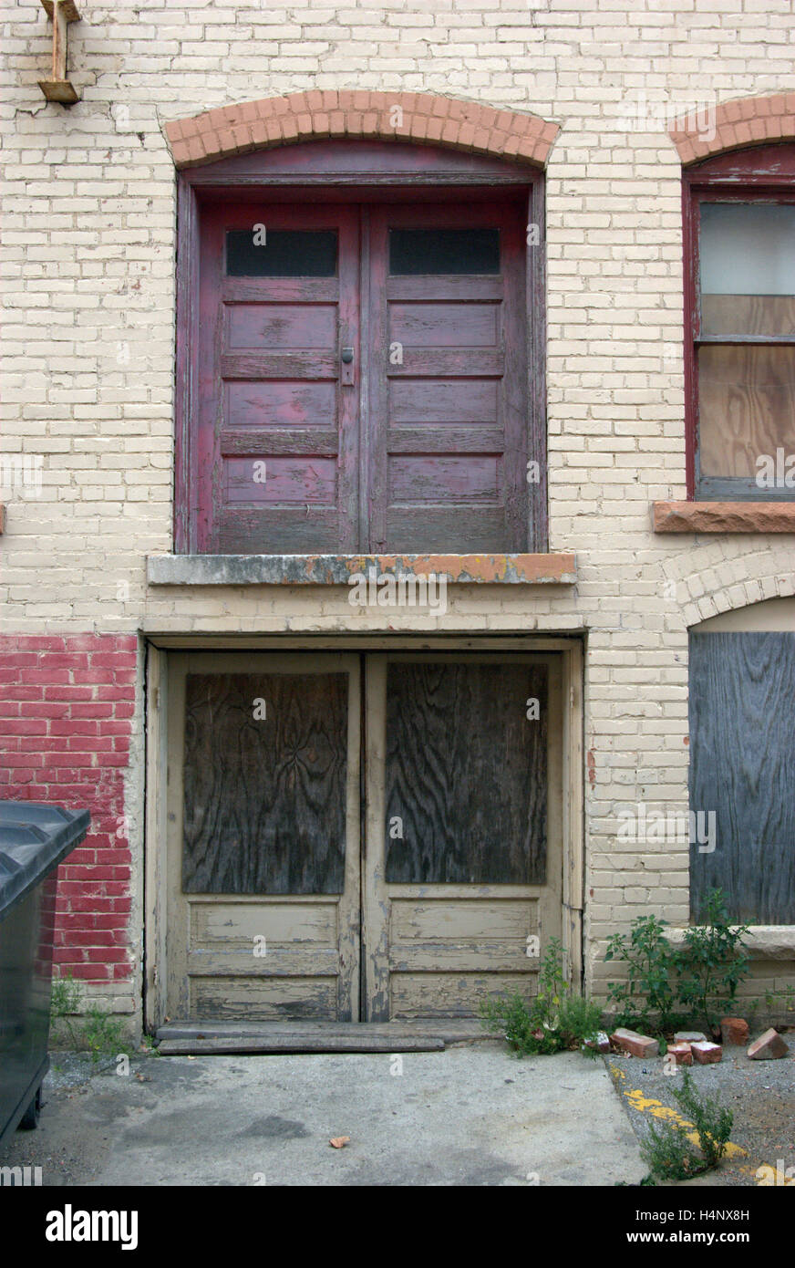 Türen von ländlichen und städtischen Gebäuden Stockfoto