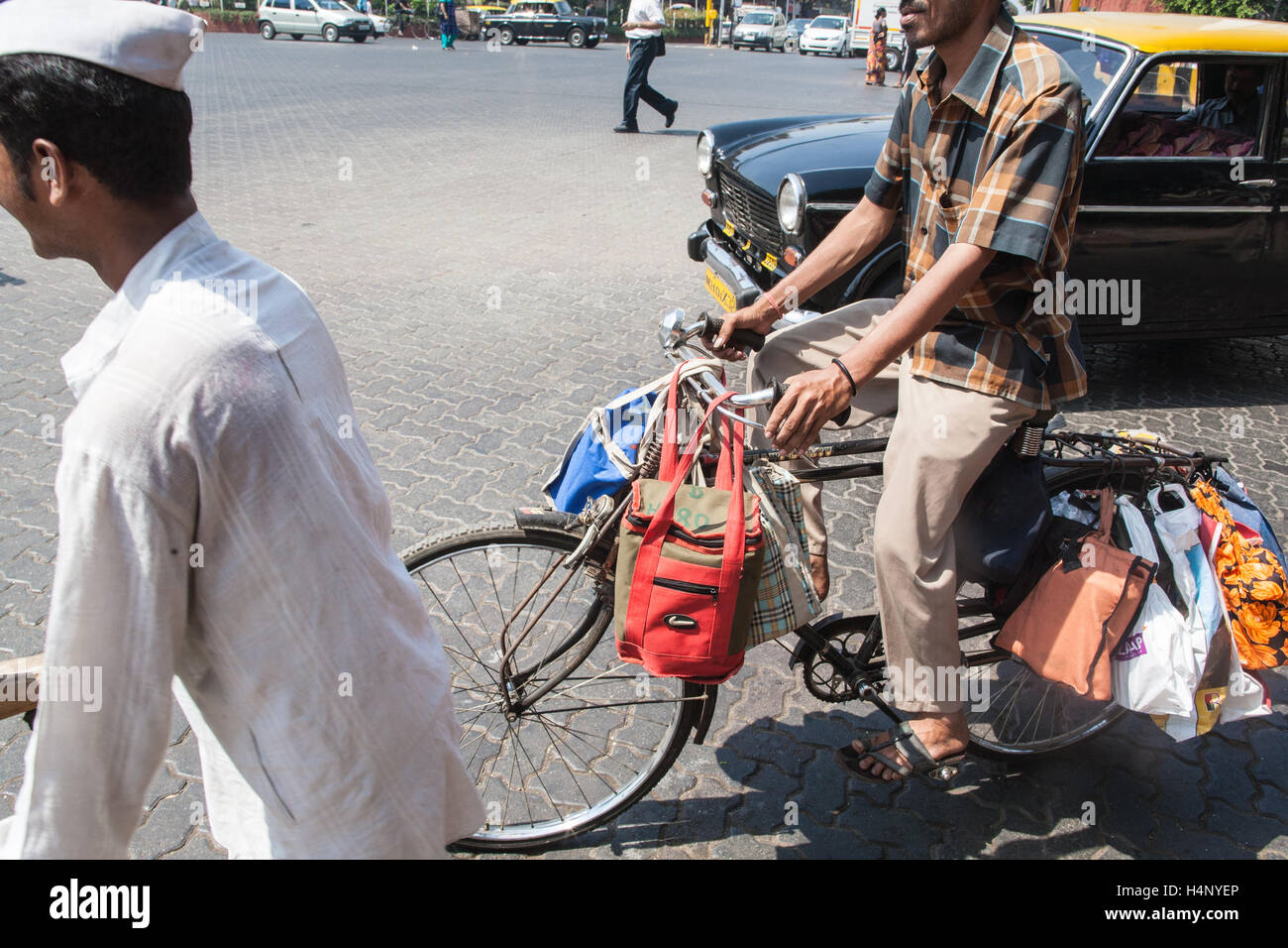 Dabbawalla. Tiffin Mittagessen Boxensystem von Lebensmittellieferungen in Mumbai, Bombay, Maharashtra, Indien. Stockfoto