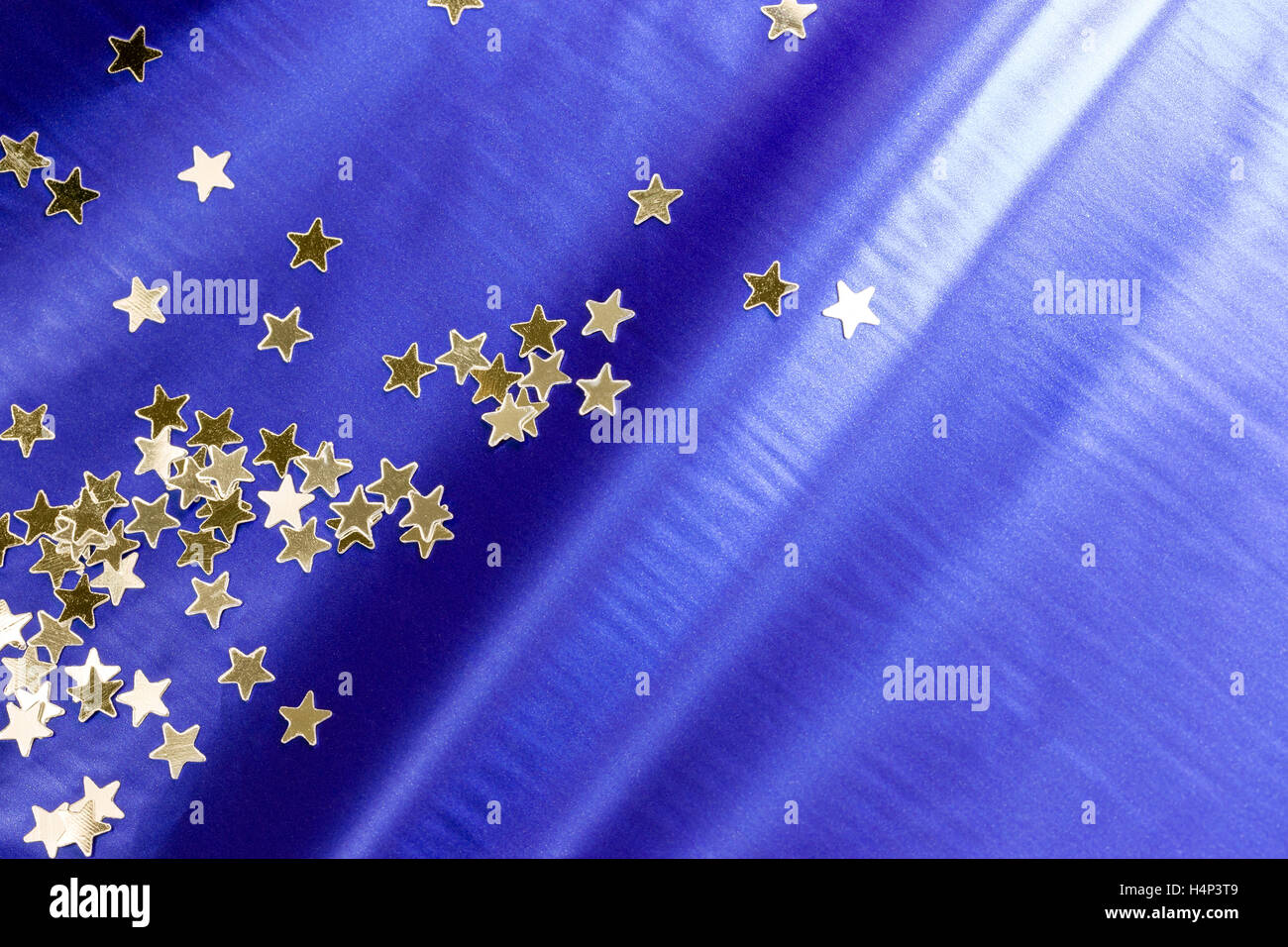 Silbernen Sternen auf dunkelblauem Hintergrund Stockfoto