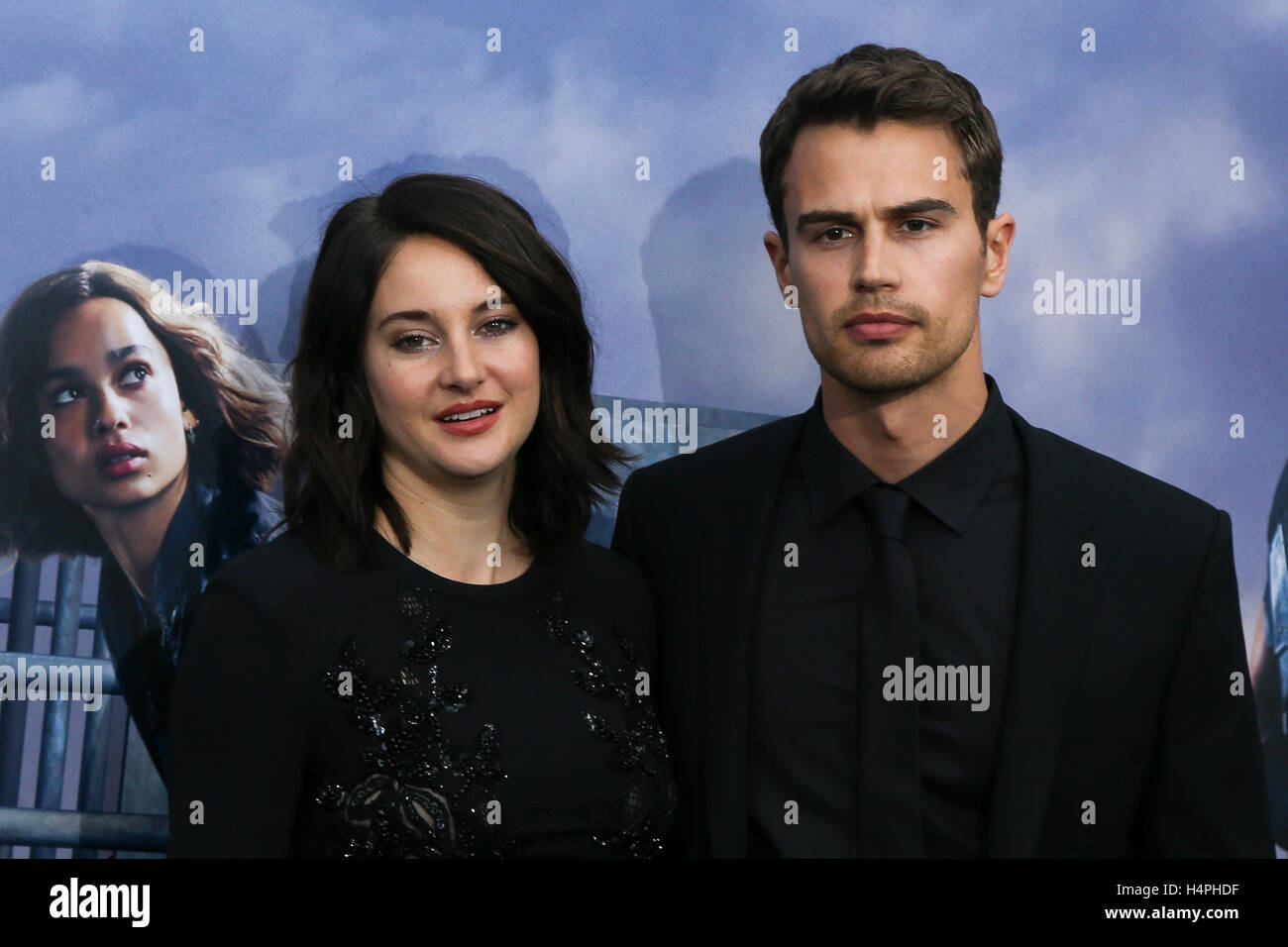 NEW YORK-MAR 14: Schauspieler Shailene Woodley (L) und Theo James besuchen "The Divergent Series: Allegiant' New-York-Premiere im AMC Loews Lincoln Square 13 Theater am 14. März 2016 in New York City. Stockfoto