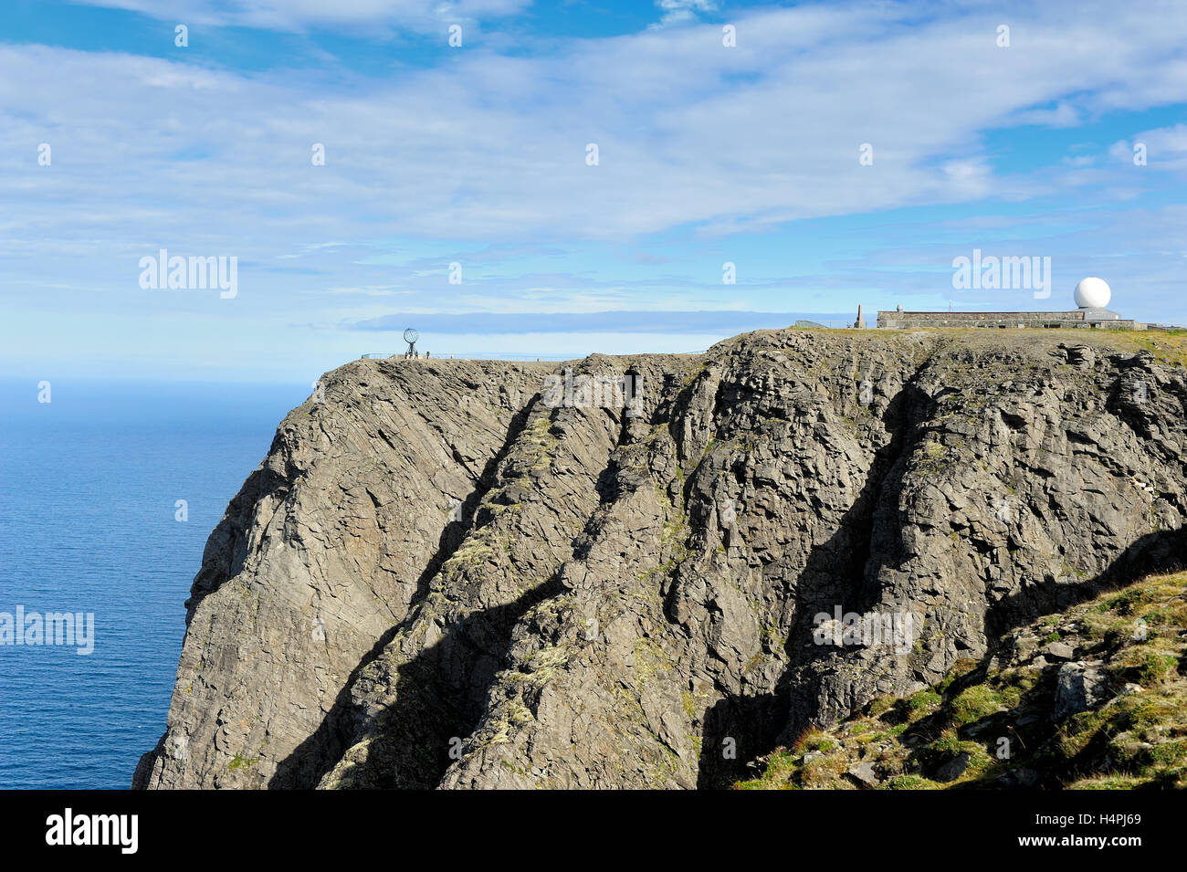 Nordkap, Norwegen - ein Blick auf das Nordkap-Klippe und Globus-Denkmal Stockfoto