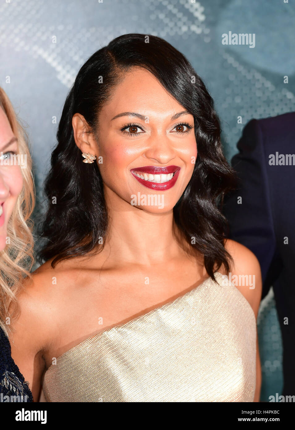 Cynthia Addai-Robinson Teilnahme an der Europa-Premiere von The Accountant bei Cineworld am Leicester Square in London. Vgl. PA Geschichte SHOWBIZ Buchhalter. PRESSEVERBAND Foto. Bild Datum: Montag, 17. Oktober 2016. Bildnachweis sollte lauten: Ian West/PA Wire. Stockfoto