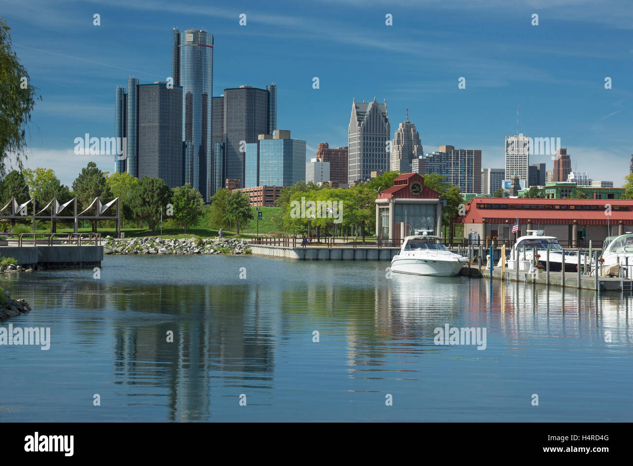 SKYLINE VON DOWNTOWN DETROIT AUS WILLIAM MILLIKEN STATE PARK DETROIT FLUß MICHIGAN USA Stockfoto