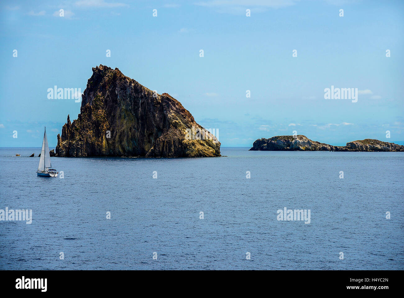 Italien Sizilien Liparischen Inseln Panarea der Insel von Dattilo Insel Lisca Bianca auf der rechten Seite und links Stockfoto