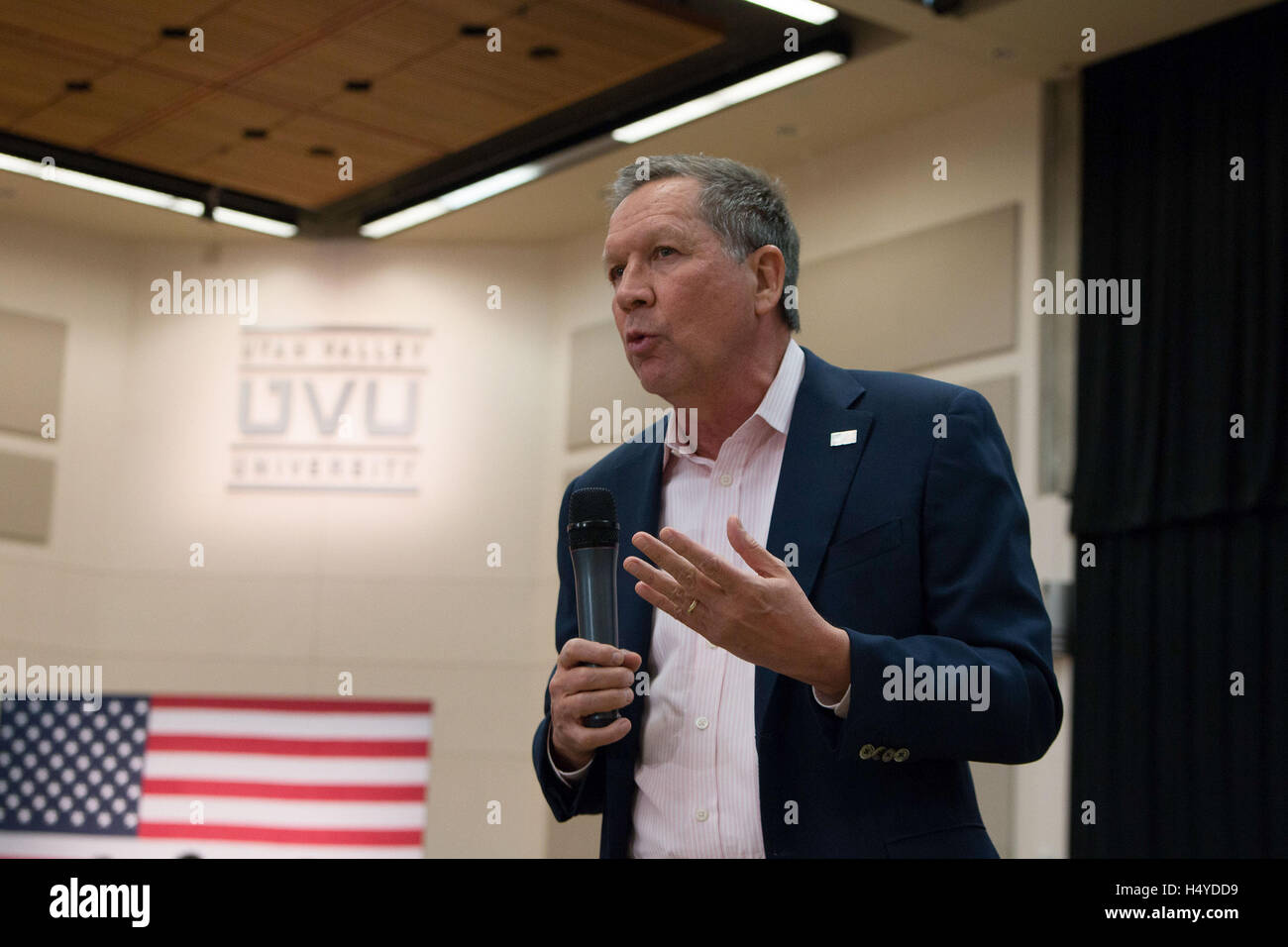 Gouverneur John Kasich Gespräch mit einer Menschenmenge in Utah Valley University Town Hall mit Gouverneur John Kasich am 18. März 2016 in Orem, Utah. Stockfoto