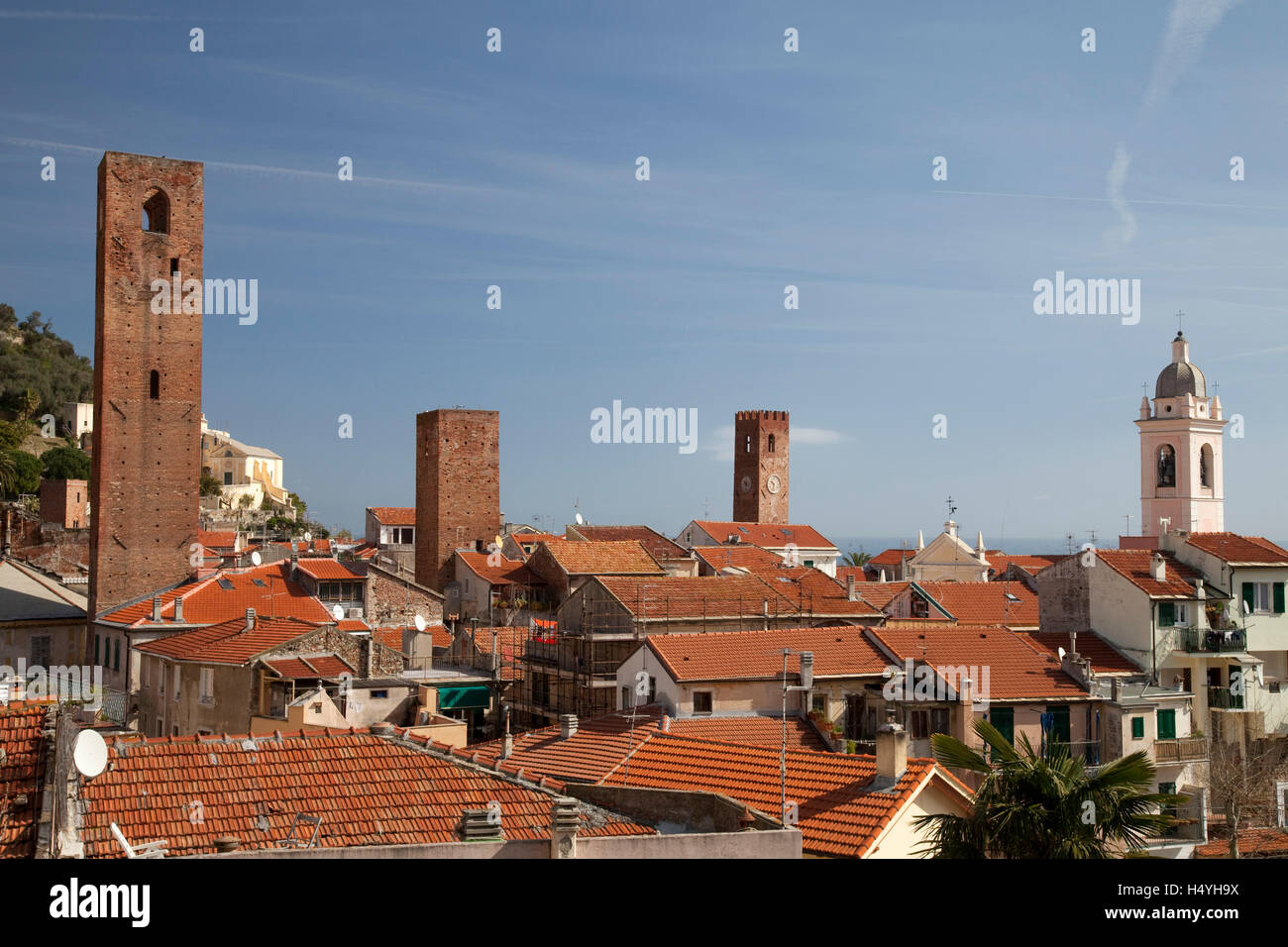 Stadtbild, Stadttürme, Noli, italienische Riviera, Ligurien, Italien, Europa Stockfoto